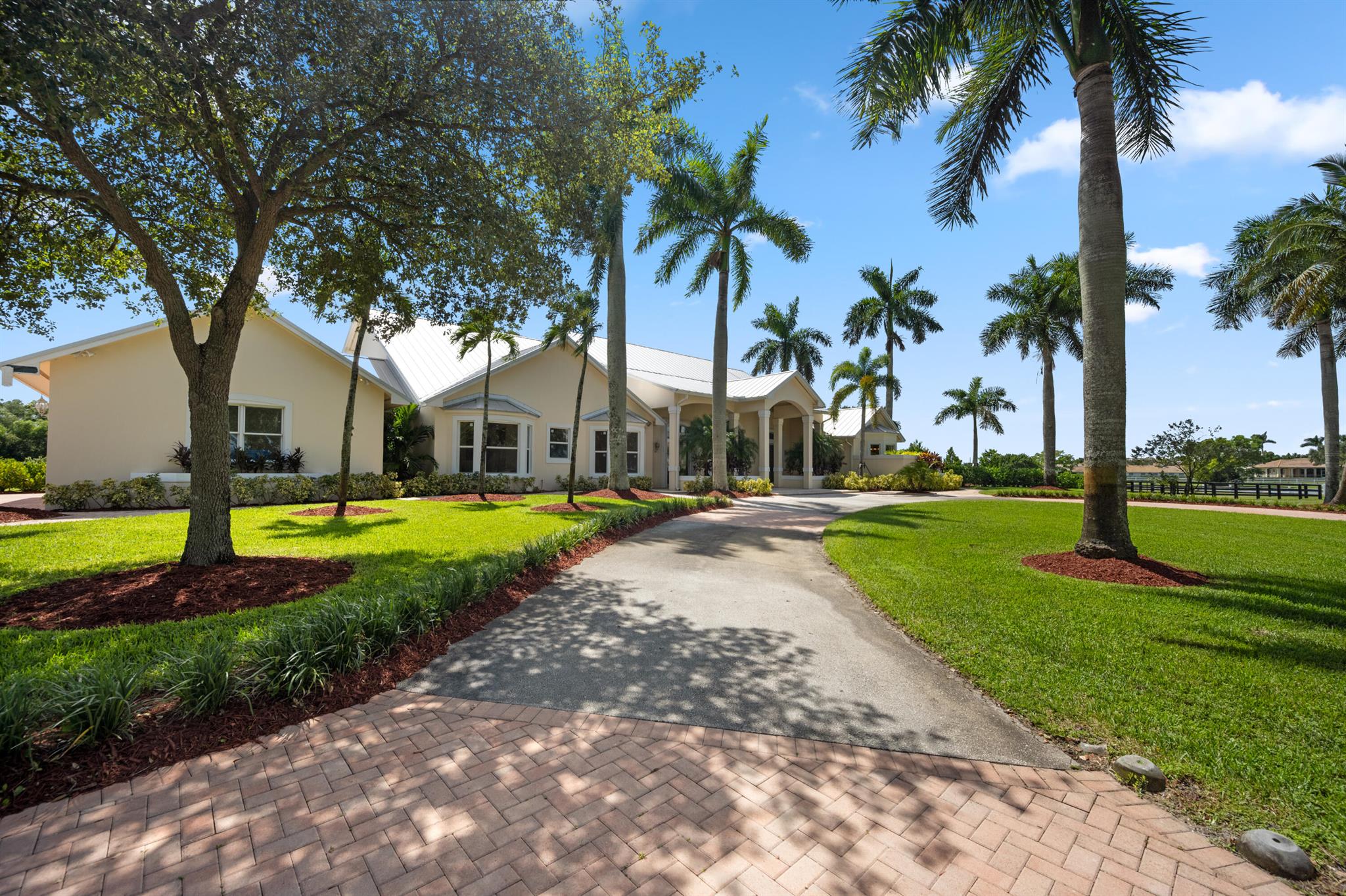 PALM BEACH POINT - Residential