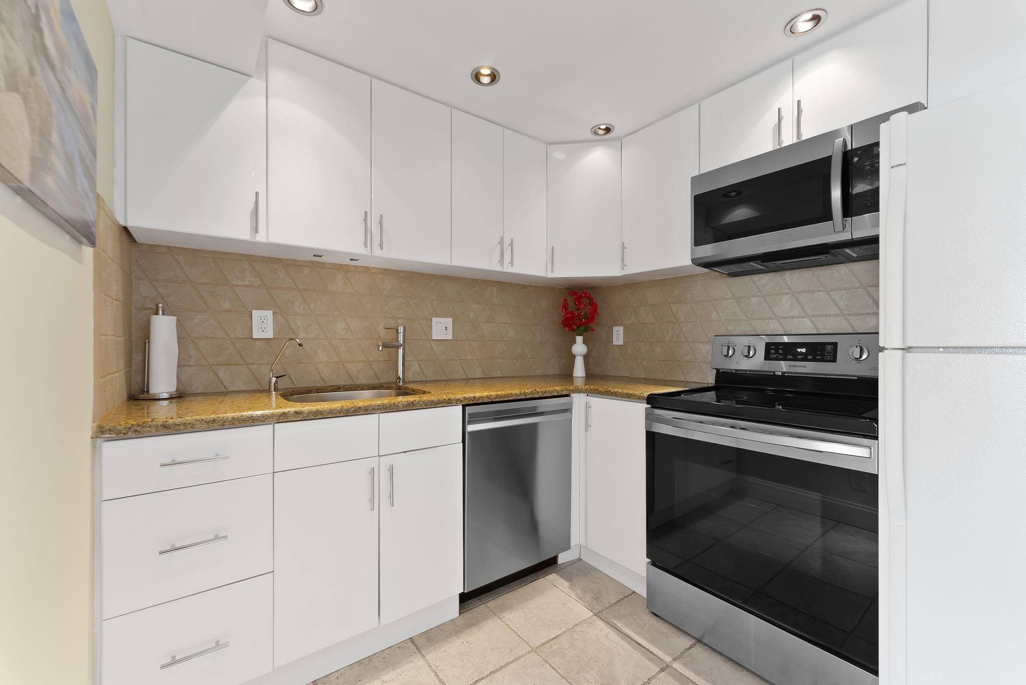 531 N Ocean Blvd 1003, Pompano Beach, FL, 33062/$335,000 4 531 N Ocean Blvd 1003