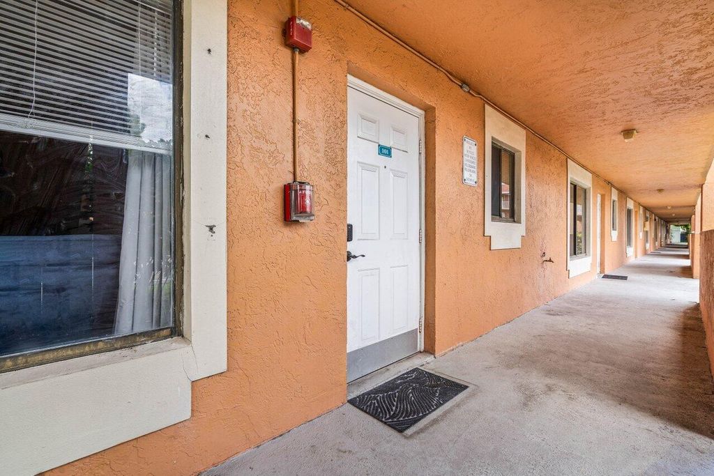 Photo of 6900 SW 39th Street #101j, Davie, FL 33314 (MLS # B26041073)