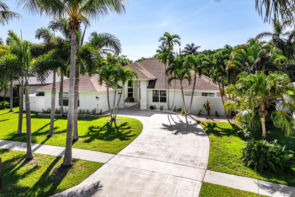 Photo of 7700 Fairway Trail, Boca Raton, FL 33487 (MLS # R11116293)