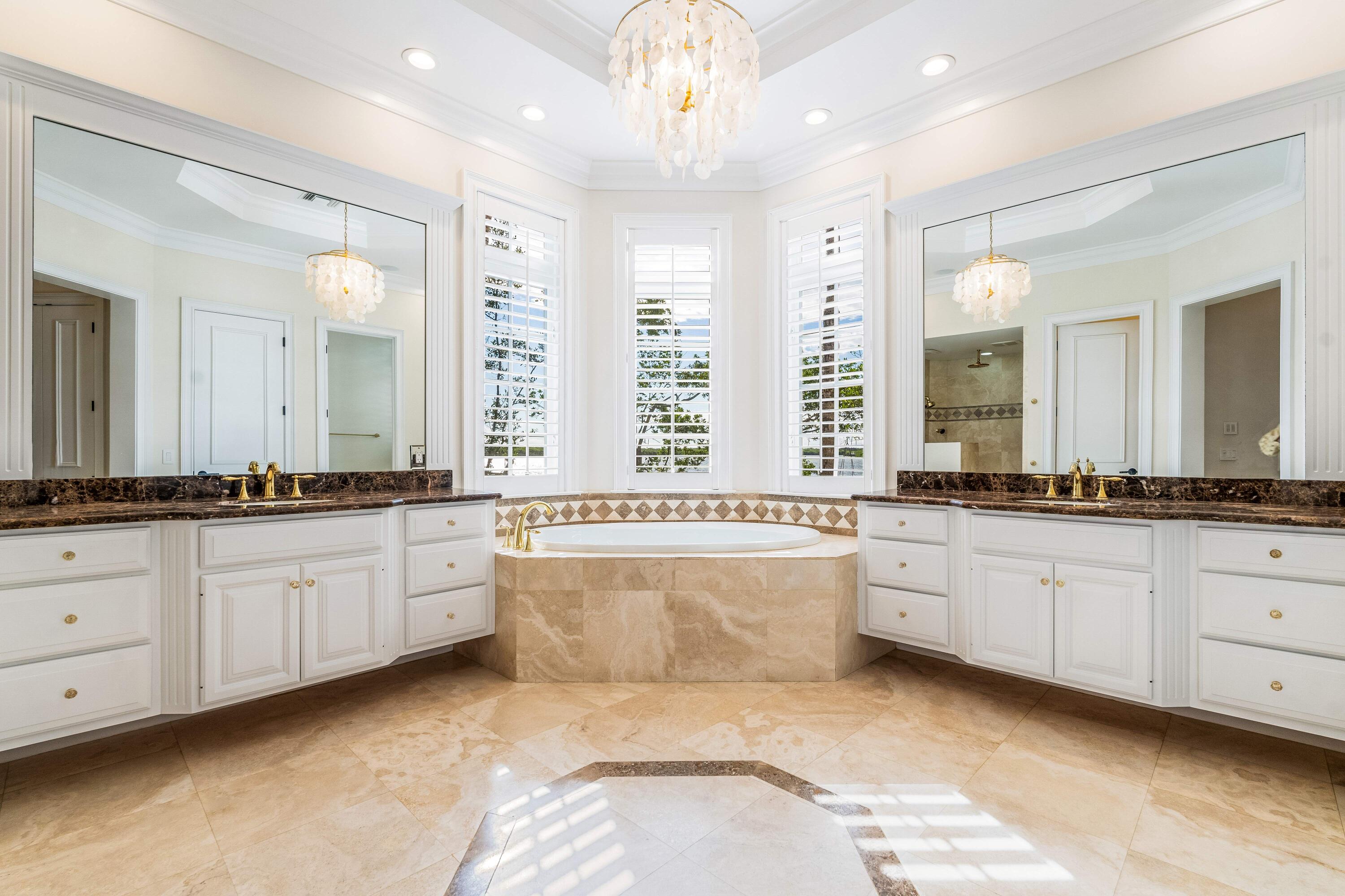 ''''''SHORES,THE'''''' - Residential