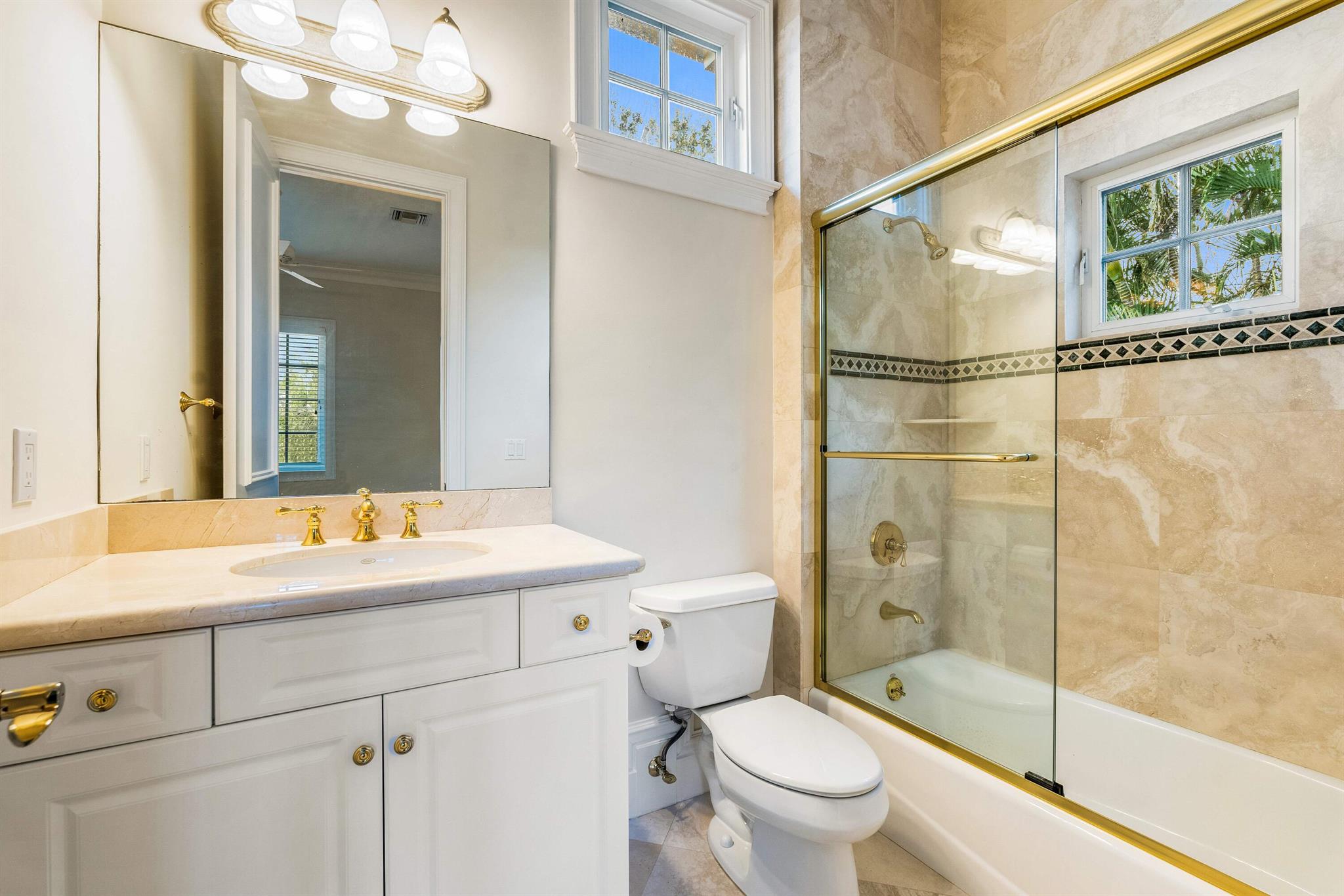 ''''''SHORES,THE'''''' - Residential