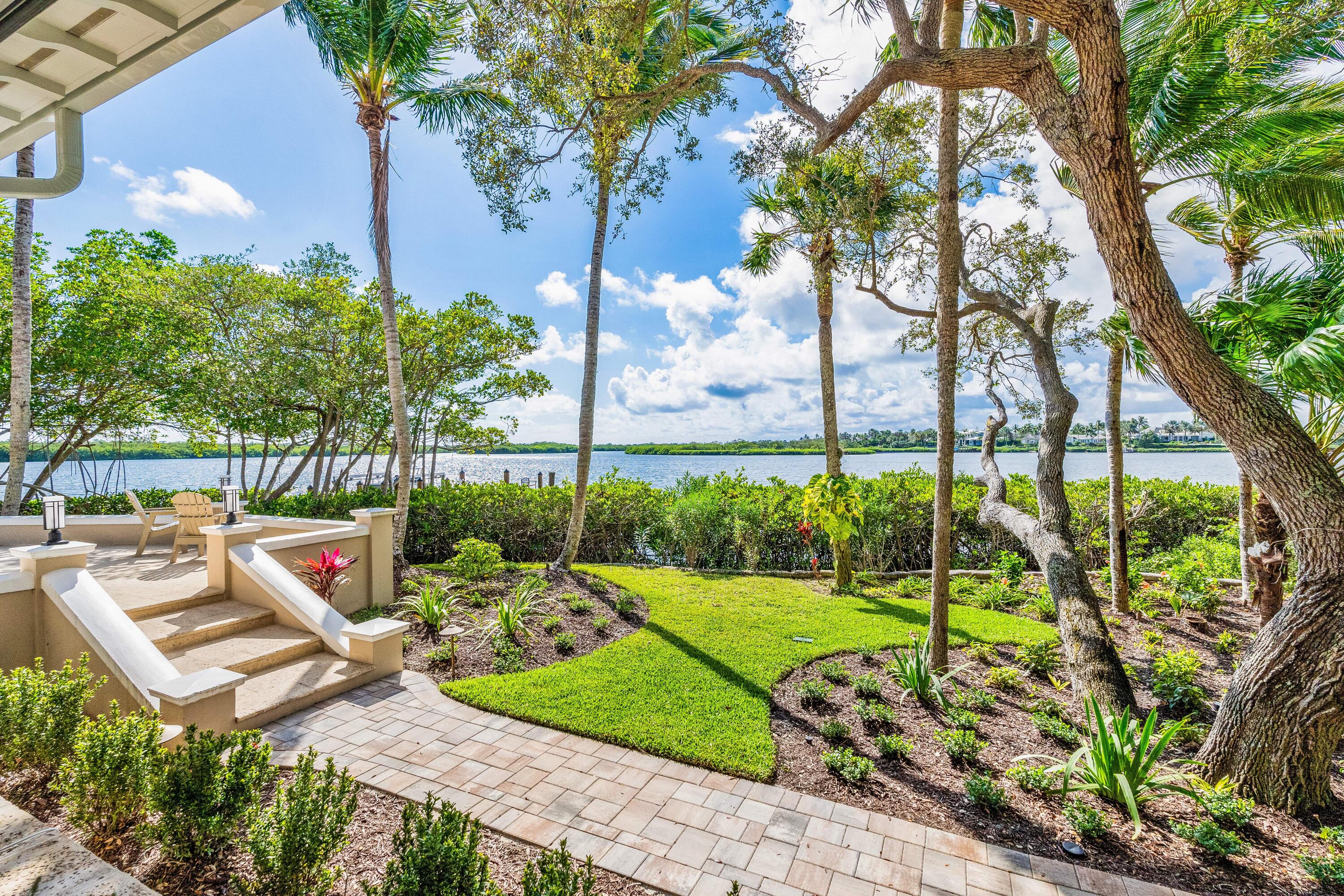 ''''''SHORES,THE'''''' - Residential