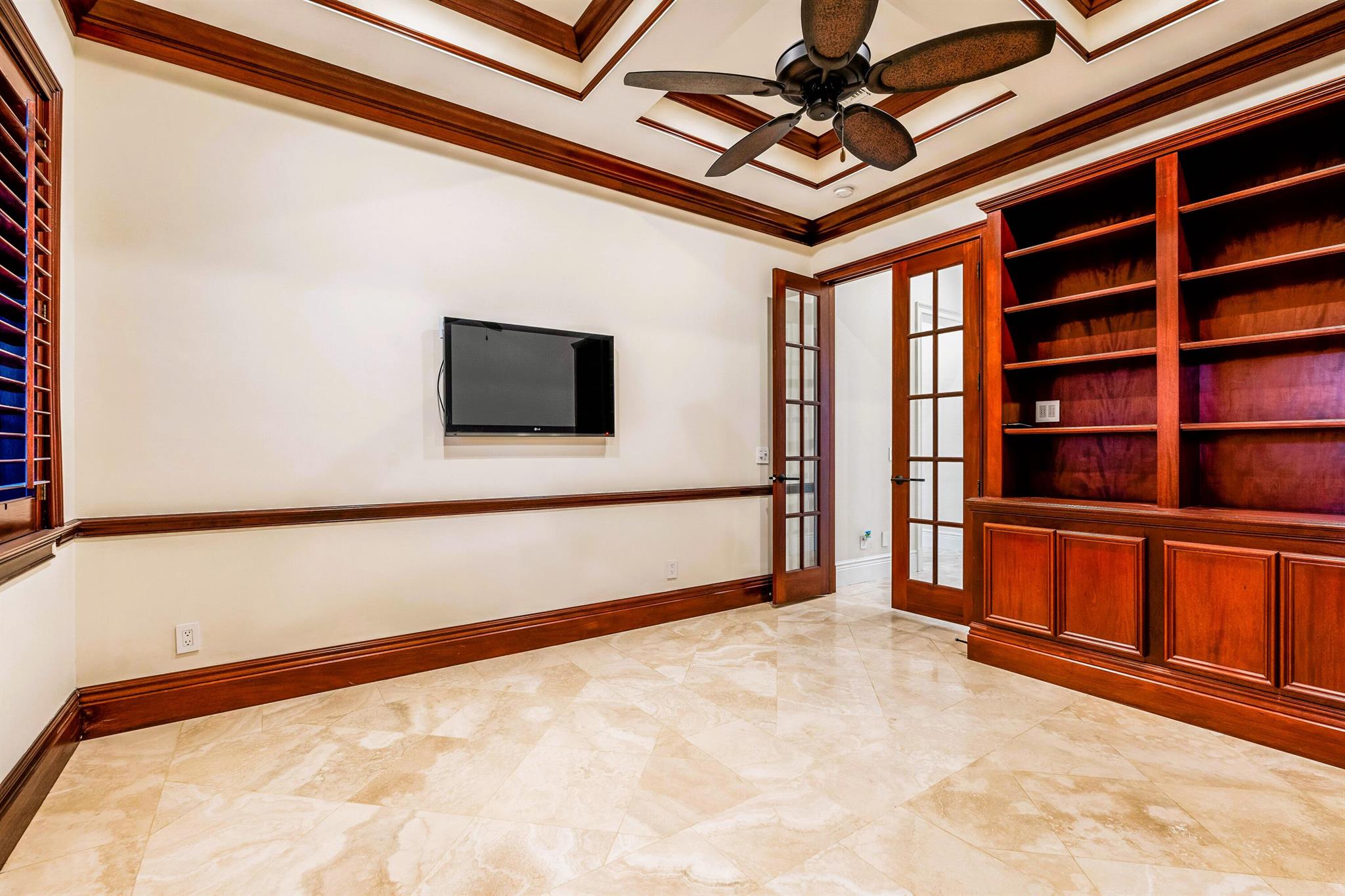 ''''''SHORES,THE'''''' - Residential