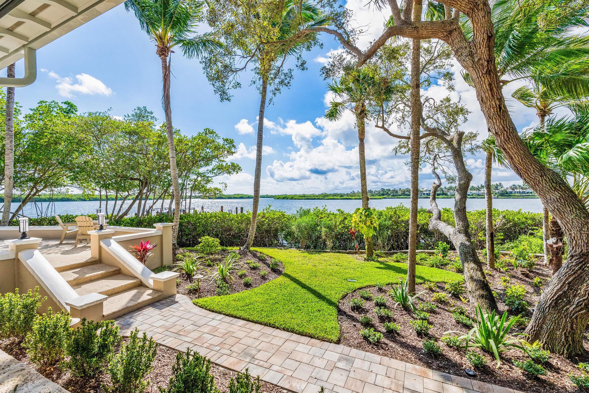 ''''''SHORES,THE'''''' - Residential