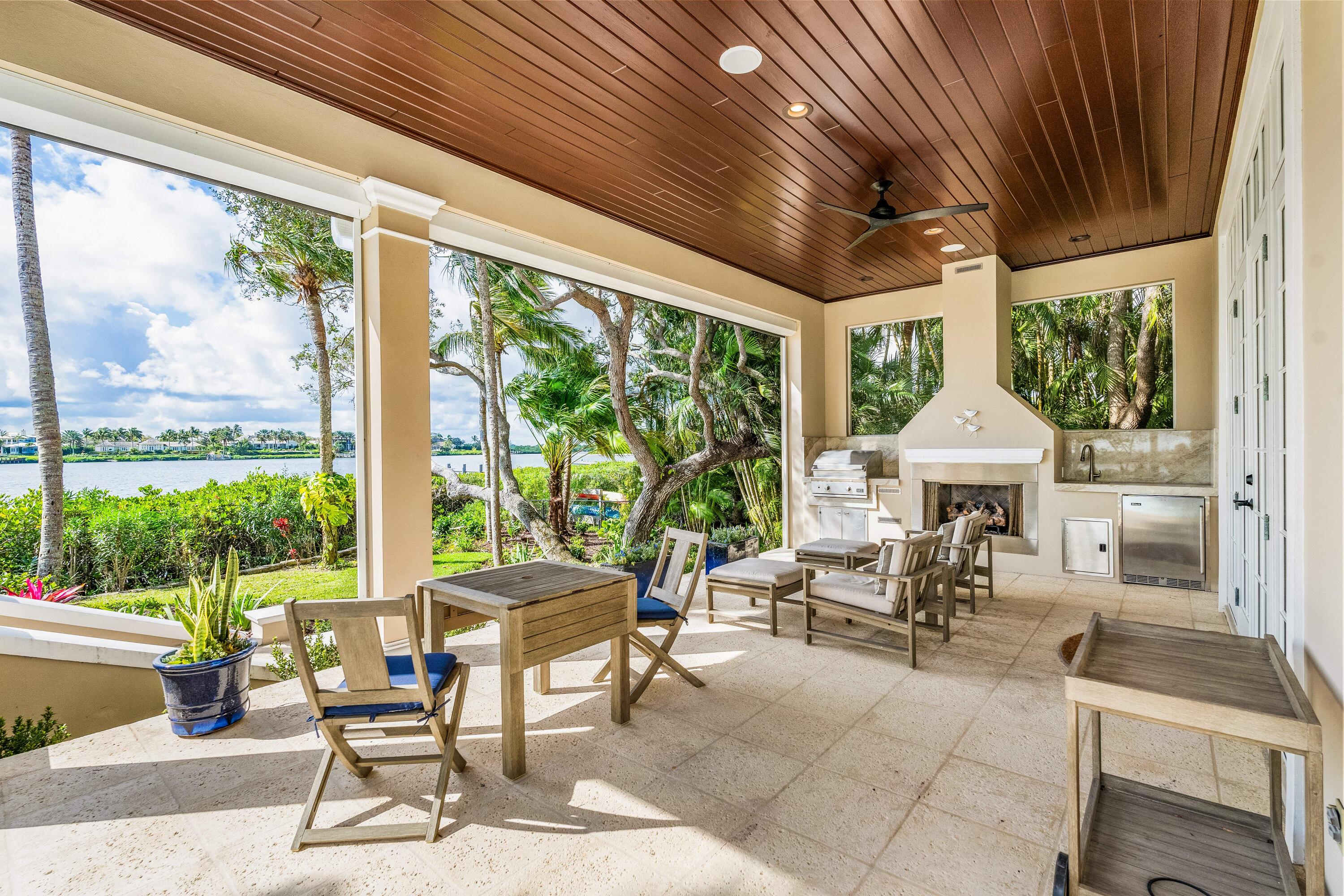 ''''''SHORES,THE'''''' - Residential