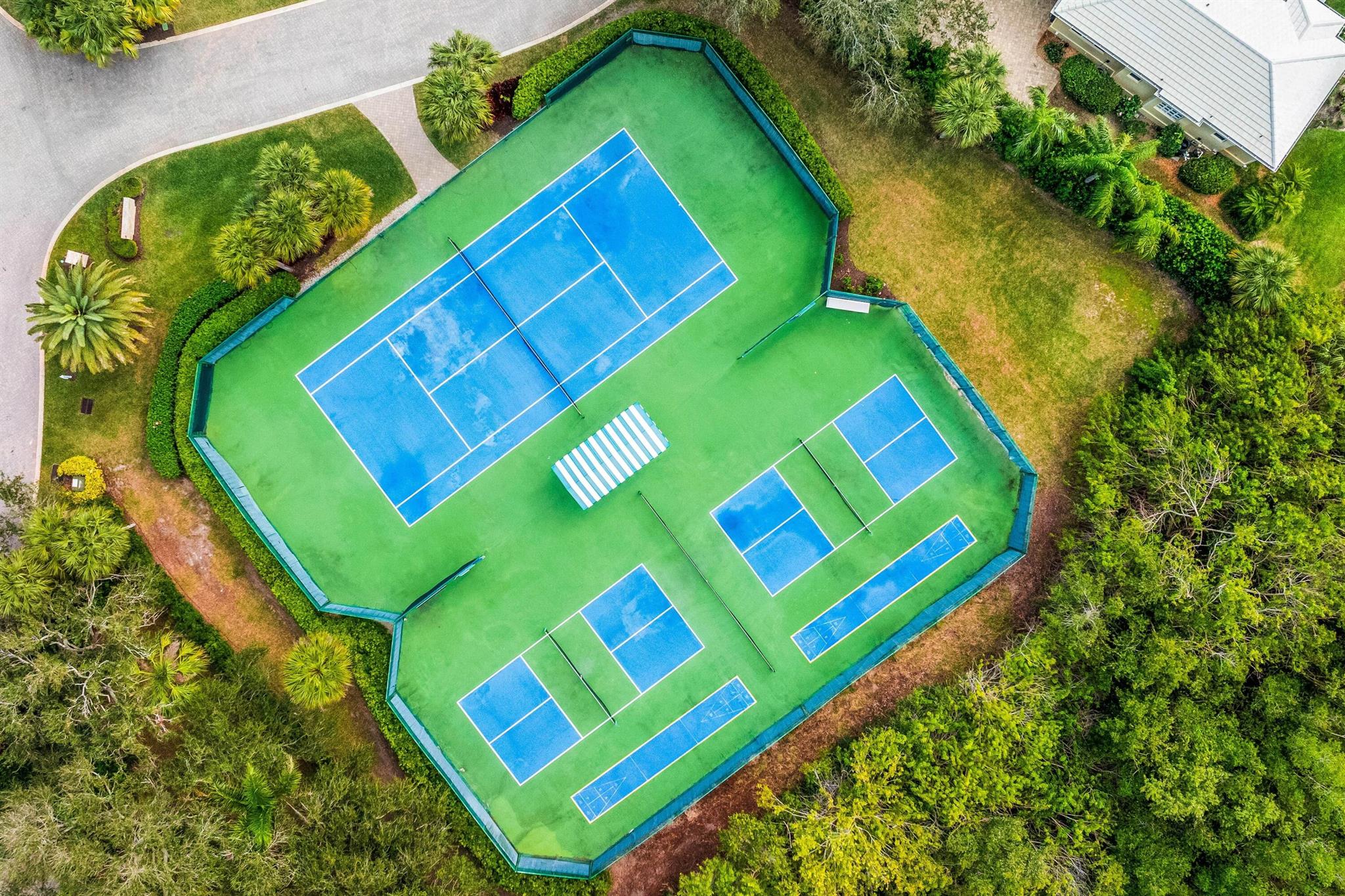 ''''''SHORES,THE'''''' - Residential