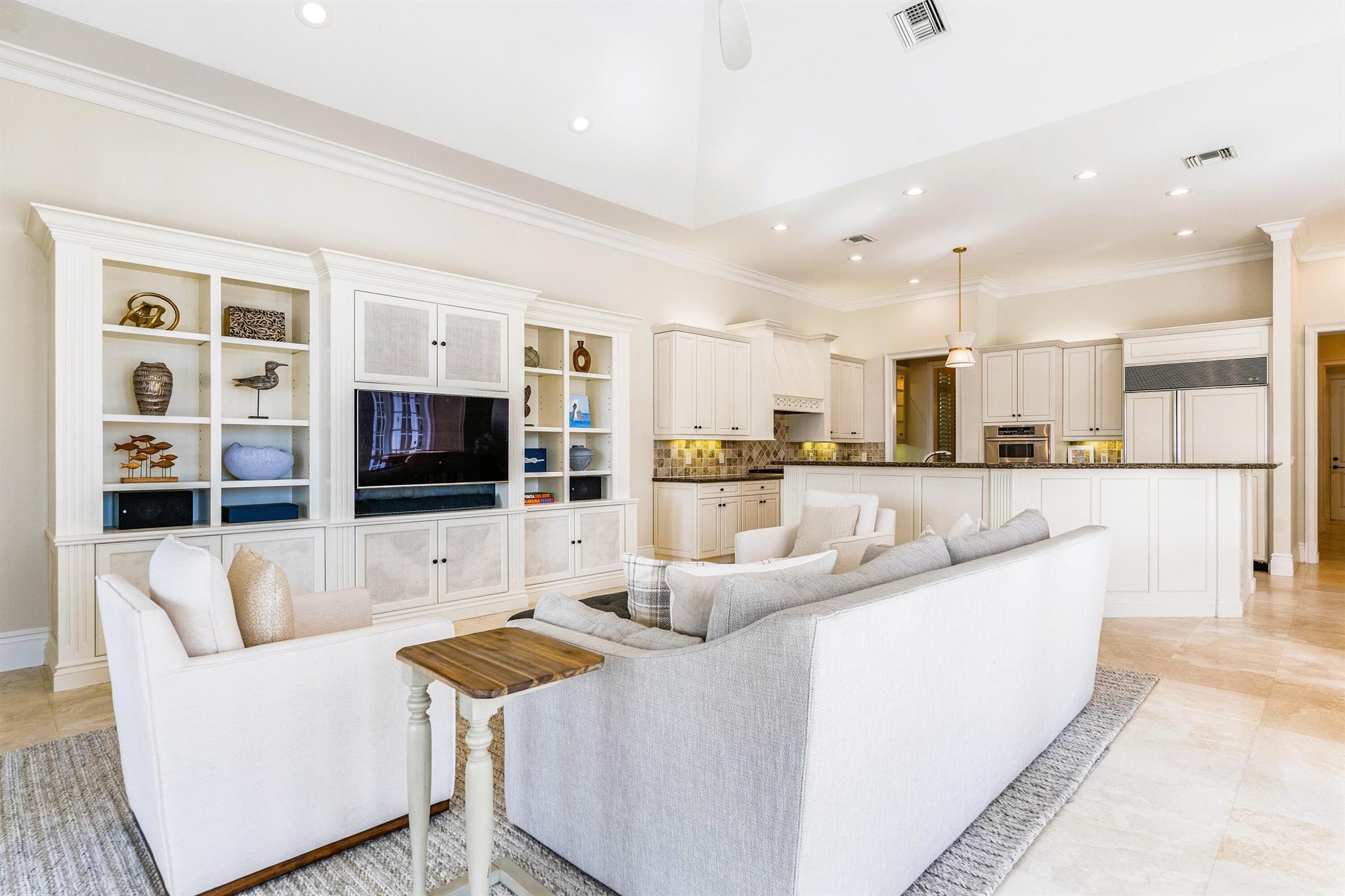 ''''''SHORES,THE'''''' - Residential