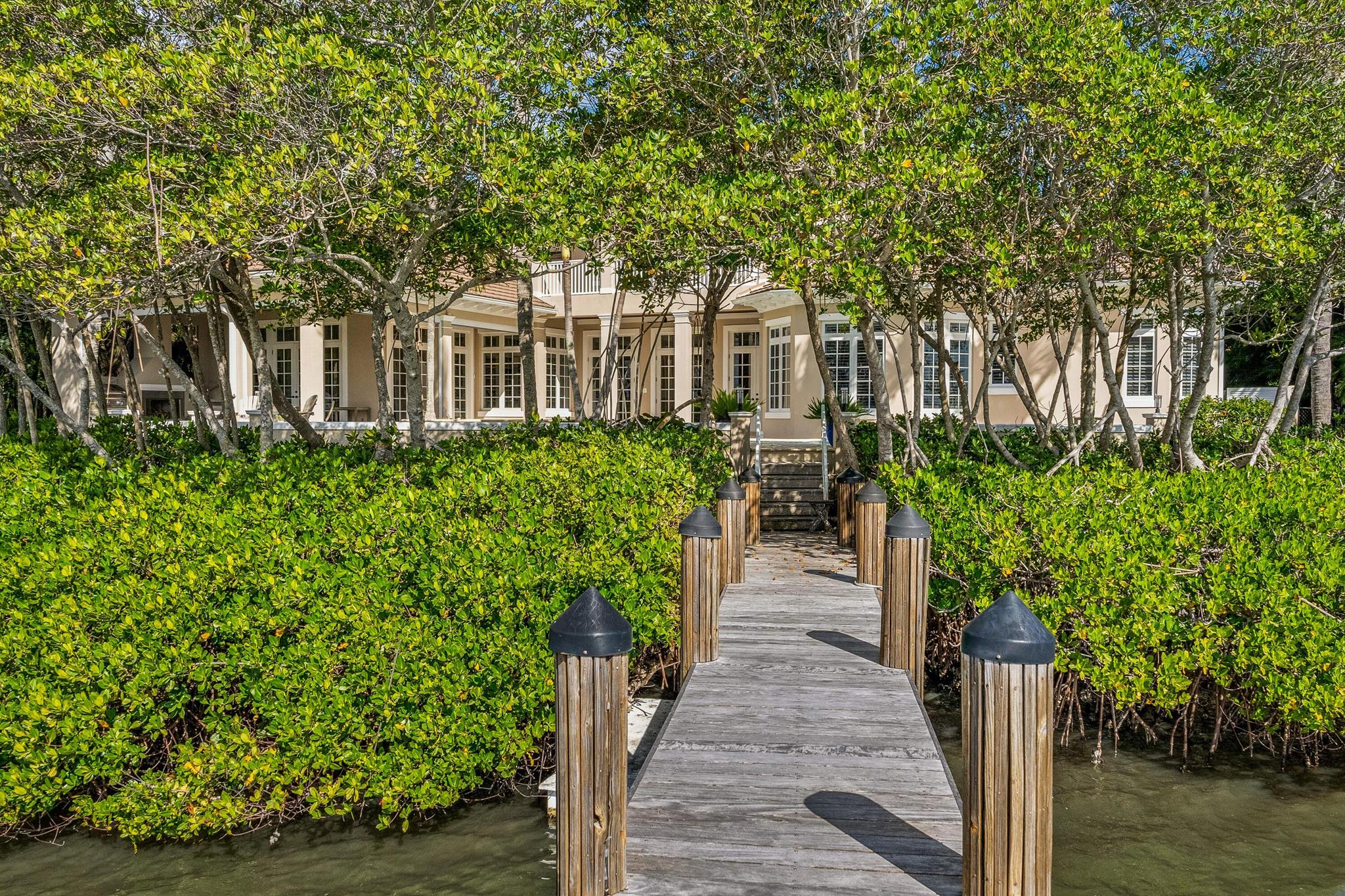 ''''''SHORES,THE'''''' - Residential