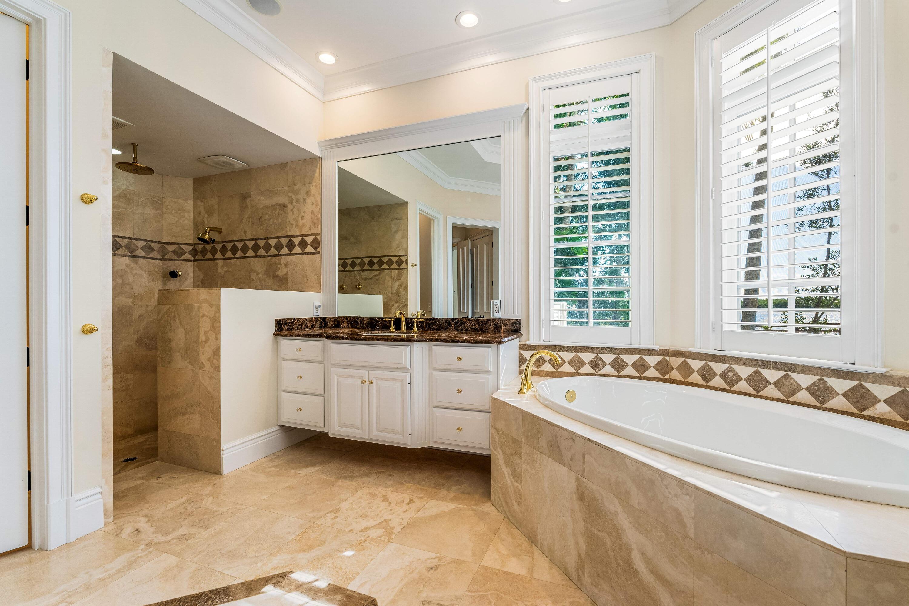 ''''''SHORES,THE'''''' - Residential