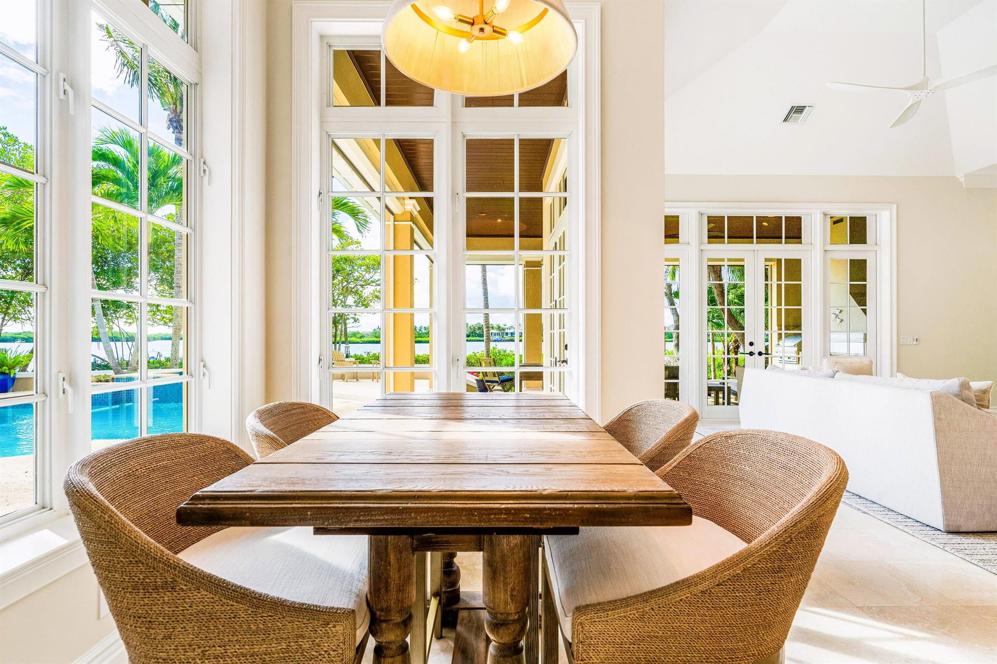 ''''''SHORES,THE'''''' - Residential