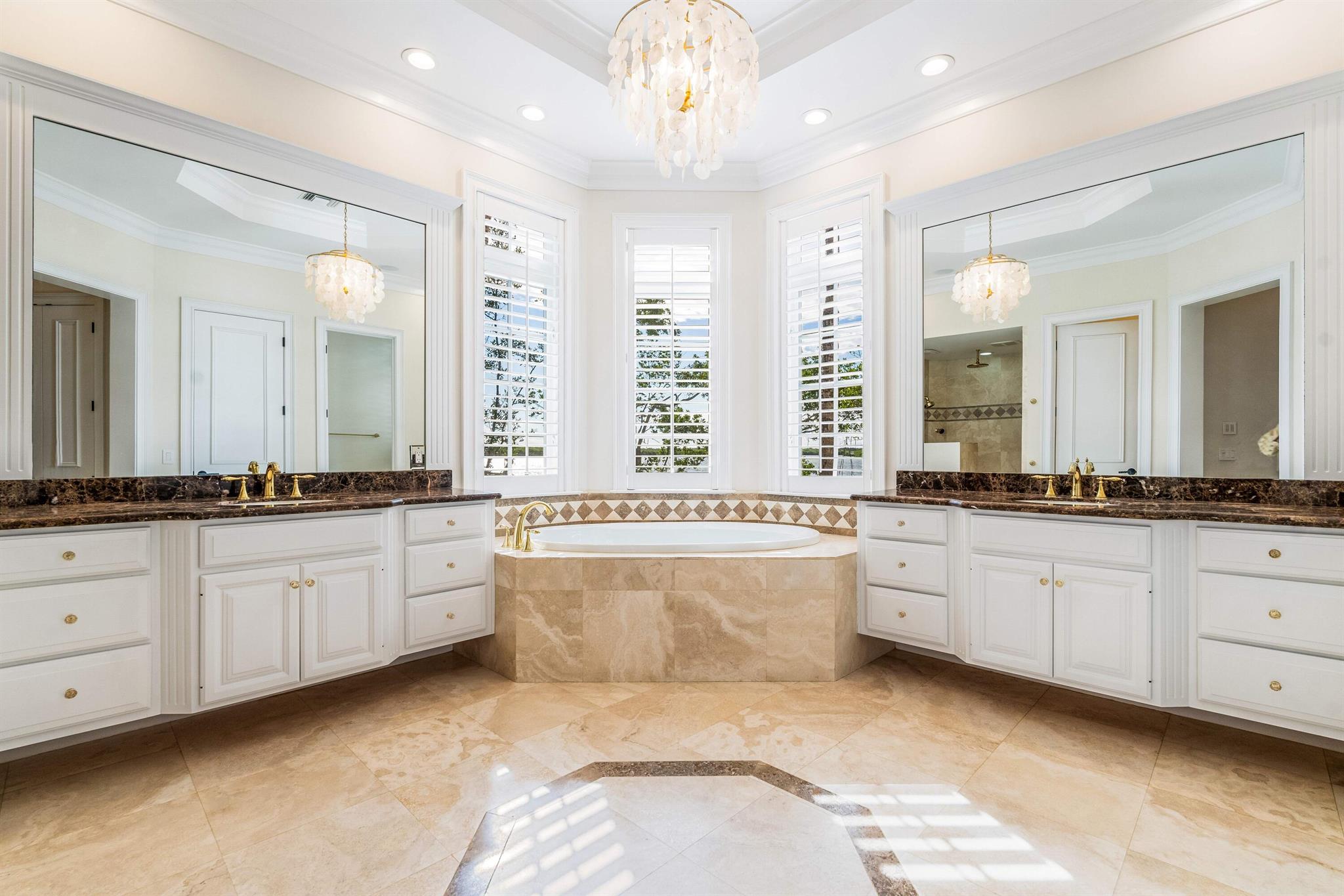 ''''''SHORES,THE'''''' - Residential