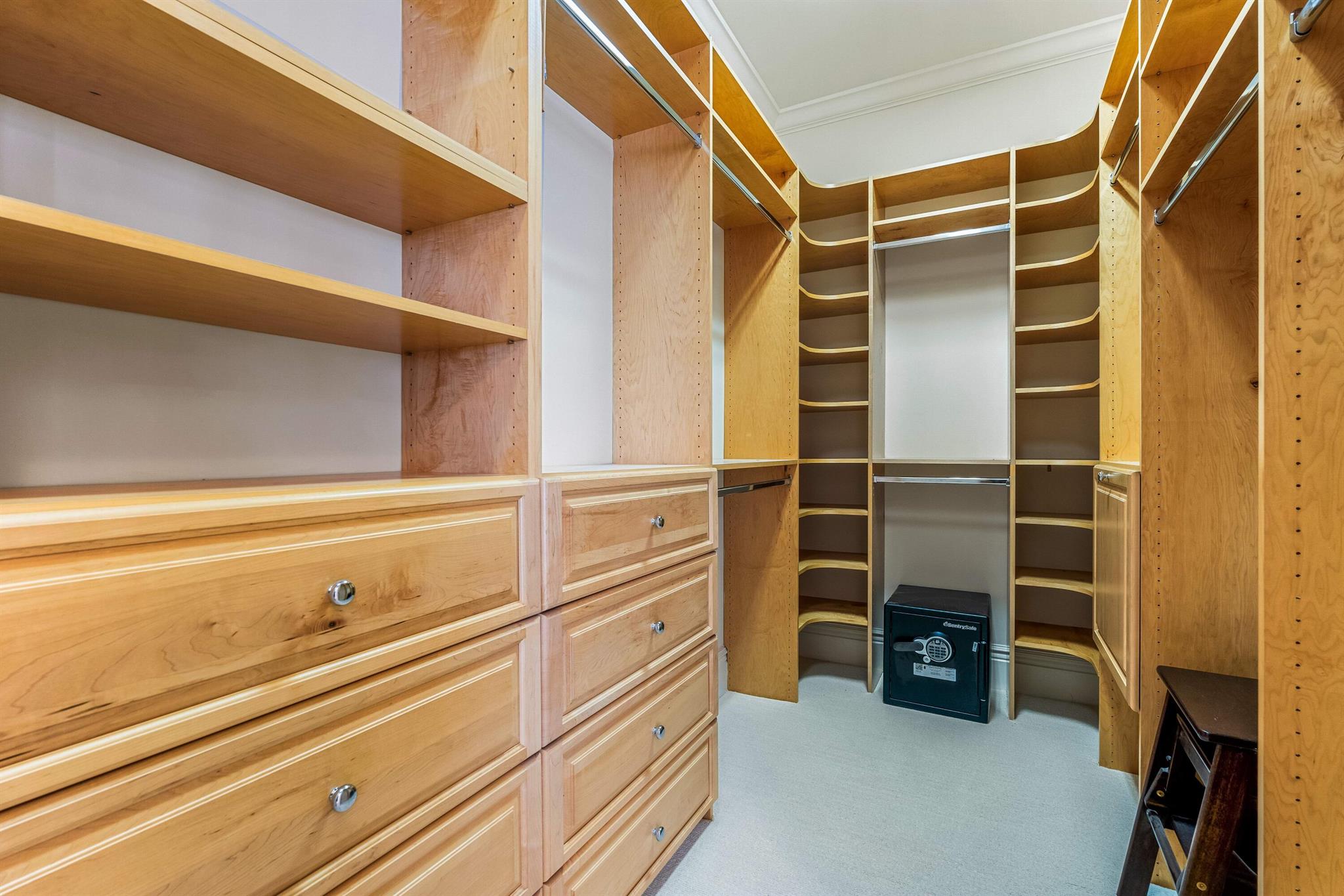 ''''''SHORES,THE'''''' - Residential