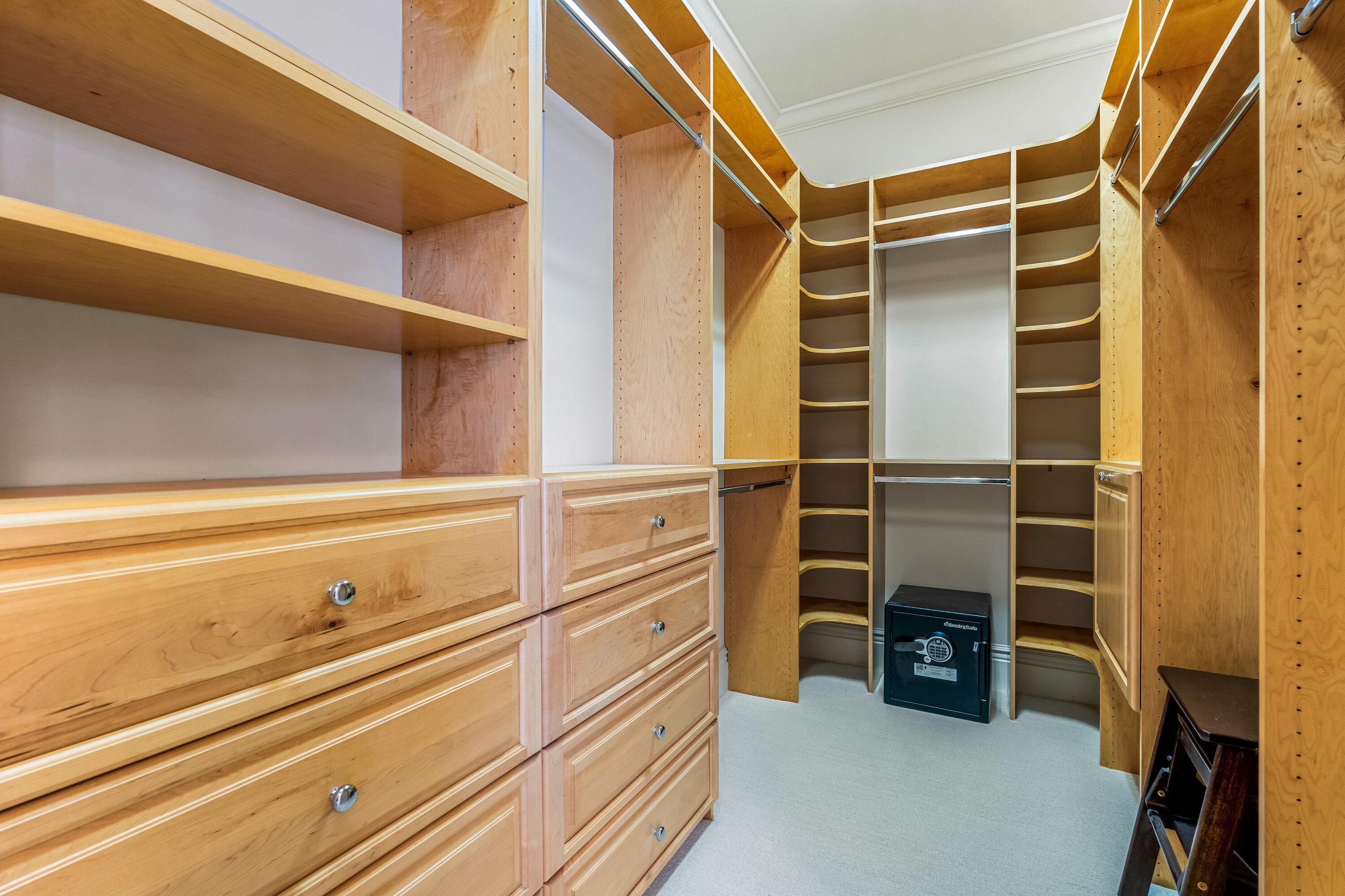 ''''''SHORES,THE'''''' - Residential