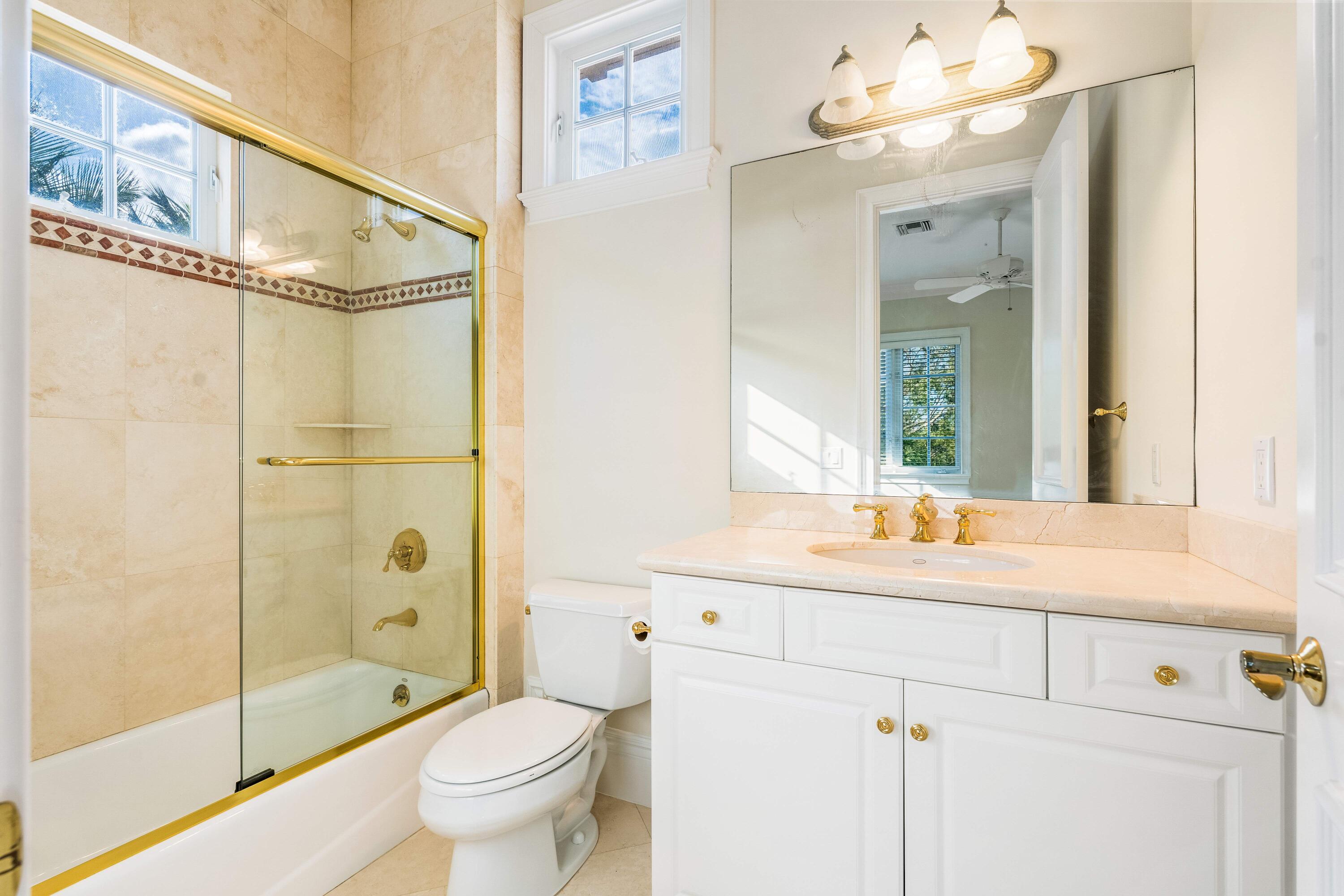 ''''''SHORES,THE'''''' - Residential