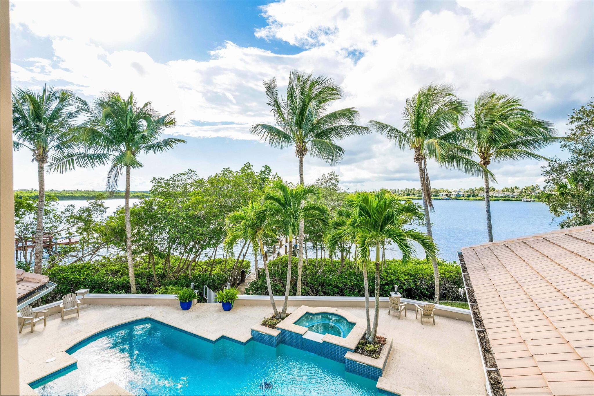 ''''''SHORES,THE'''''' - Residential