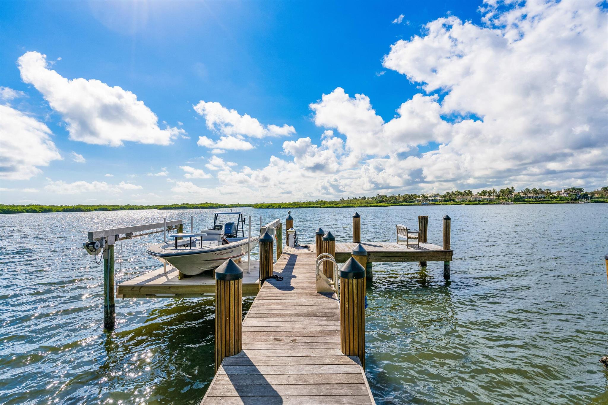 ''''''SHORES,THE'''''' - Residential