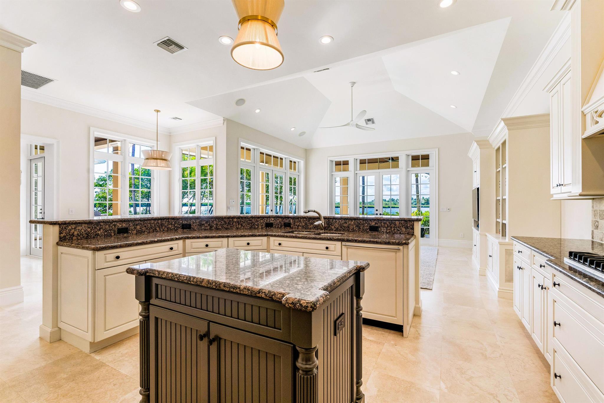 ''''''SHORES,THE'''''' - Residential