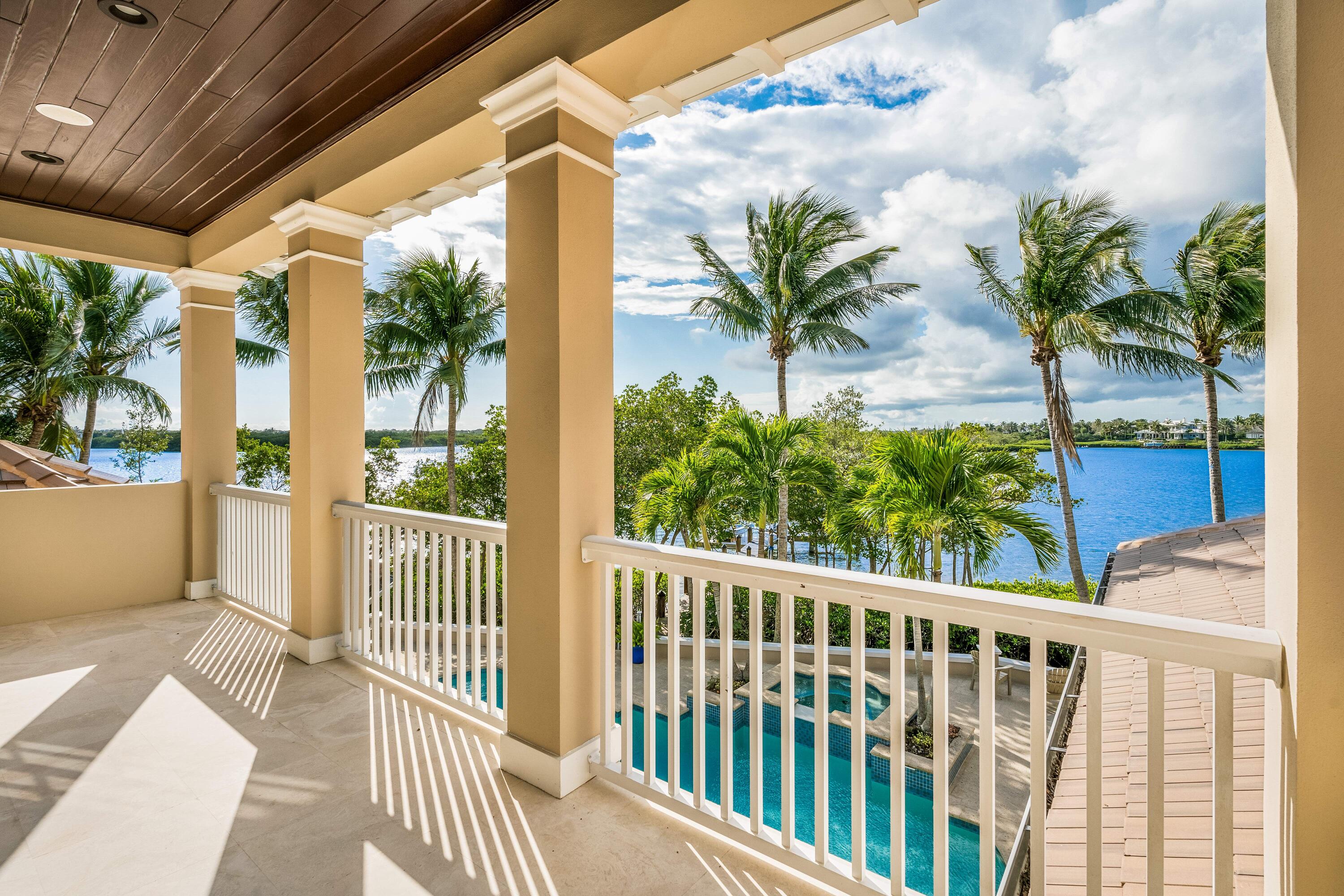 ''''''SHORES,THE'''''' - Residential