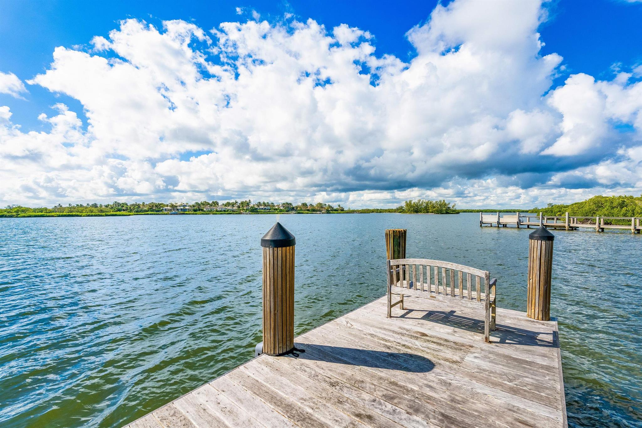 ''''''SHORES,THE'''''' - Residential