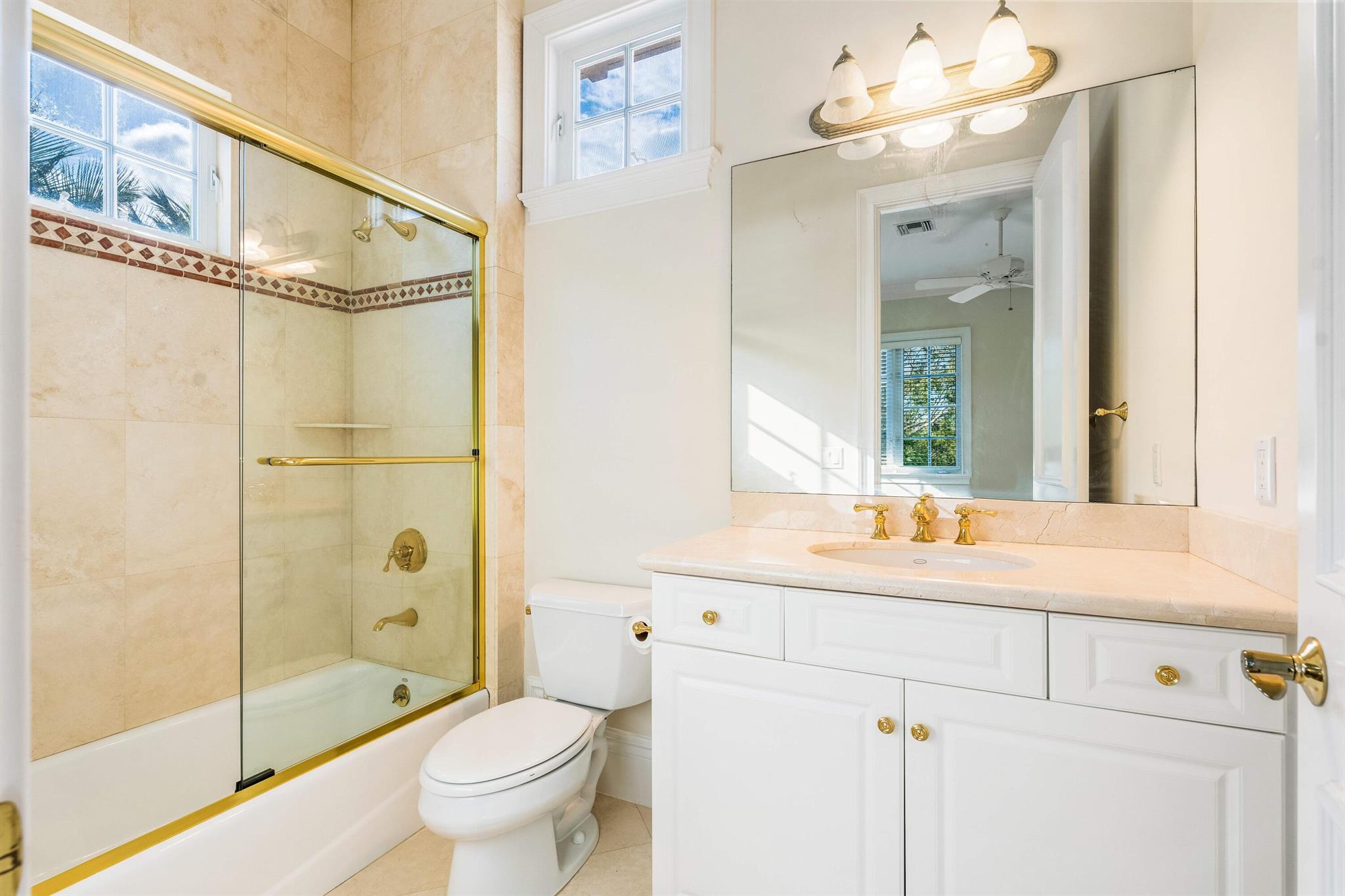 ''''''SHORES,THE'''''' - Residential