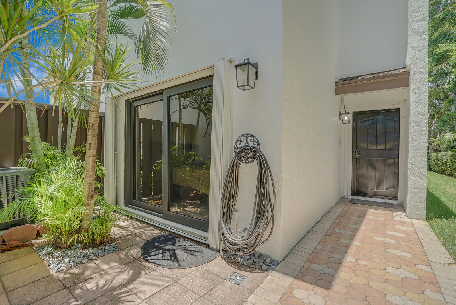 1301 N RIVERSIDE Drive 19