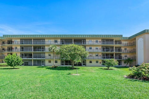 Tiny photo for 804 SE 7th Street SE #105, Deerfield Beach, FL 33441 (MLS # B26085077)
