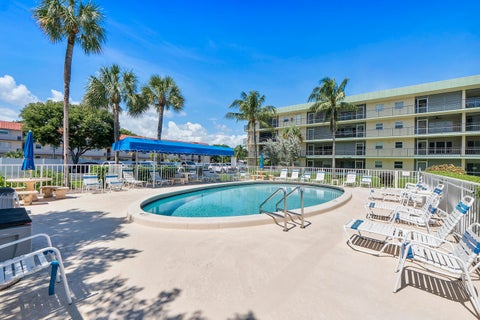 Tiny photo for 804 SE 7th Street SE #105, Deerfield Beach, FL 33441 (MLS # B26085077)