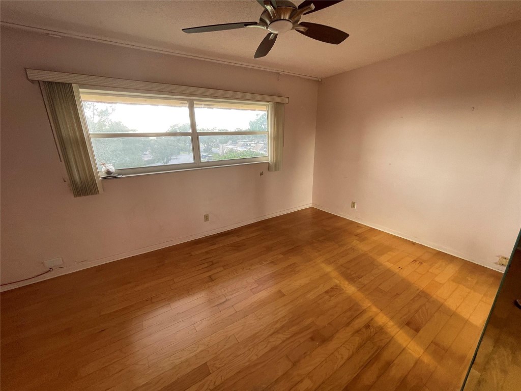 Oriole Golf & Tennis Club - Residential