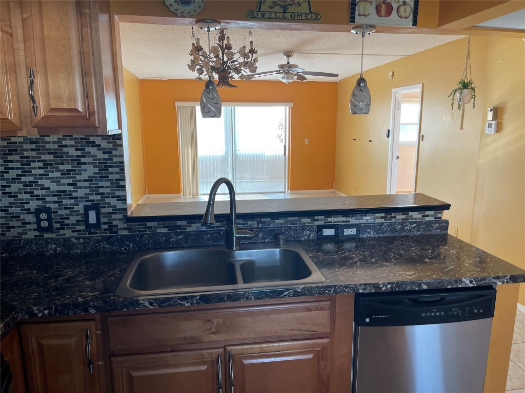 Oriole Golf & Tennis Club - Residential