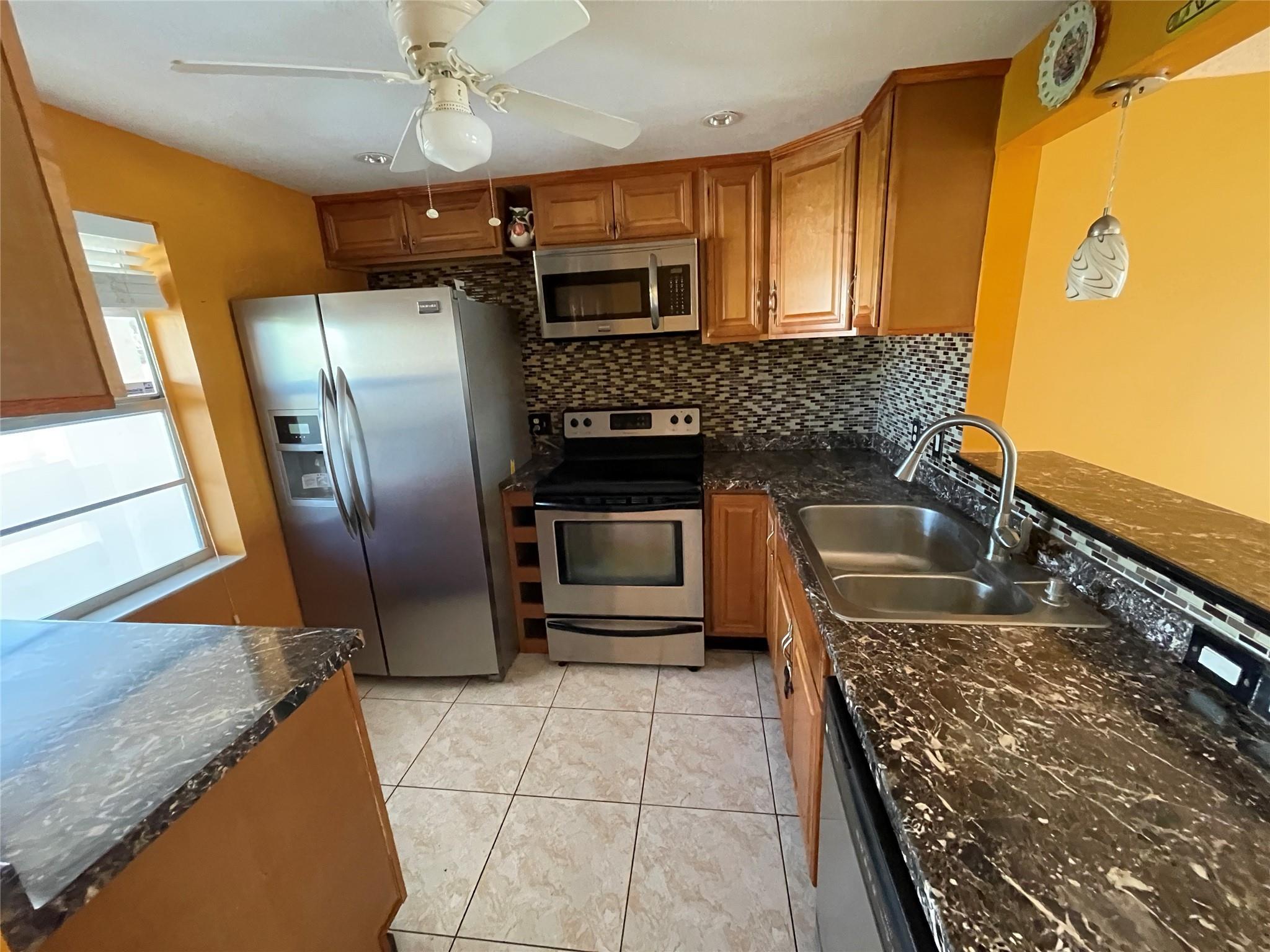 1025 Country Club Dr 407