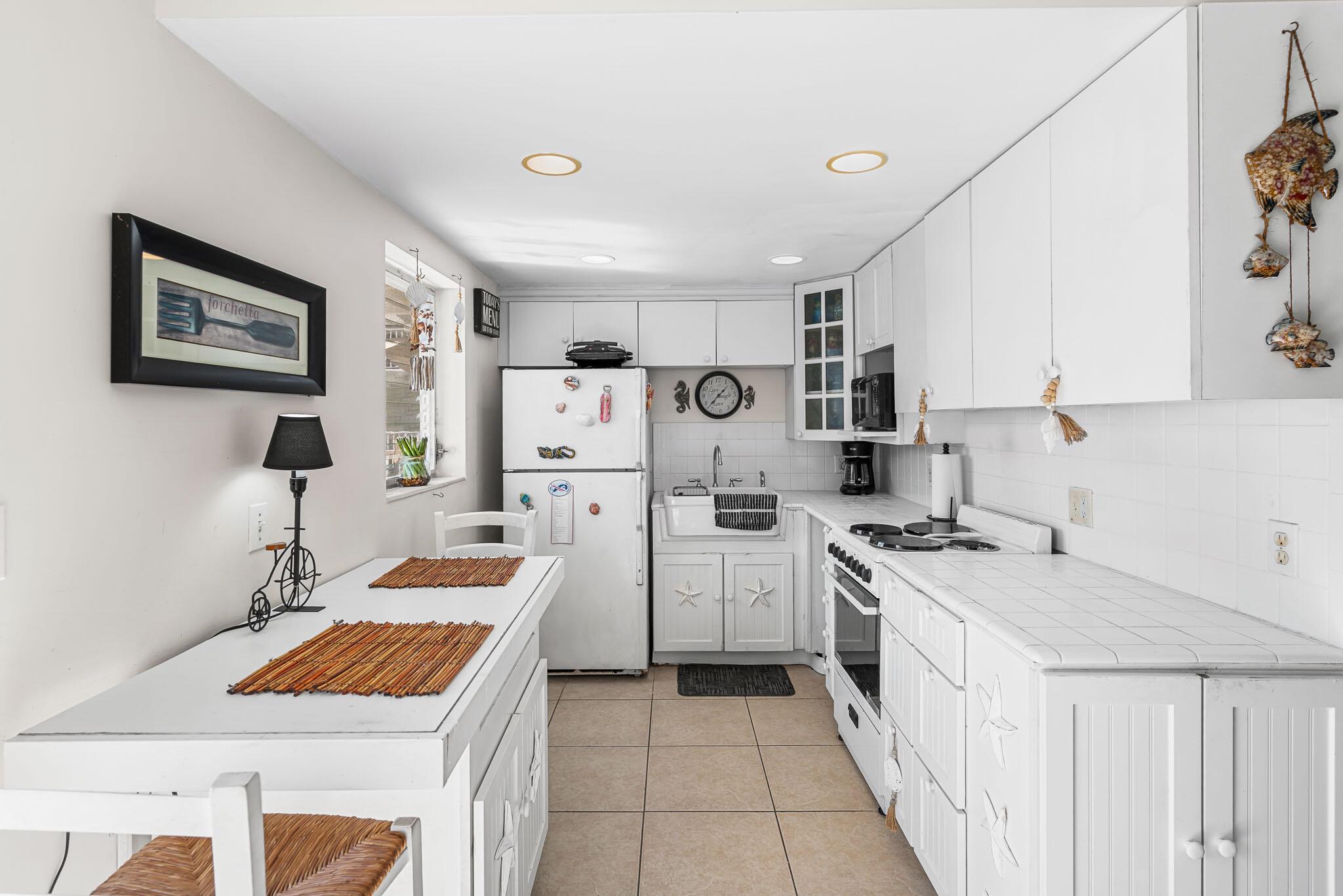 SOUTH PALM RESIDENCE INC - Residential Lease