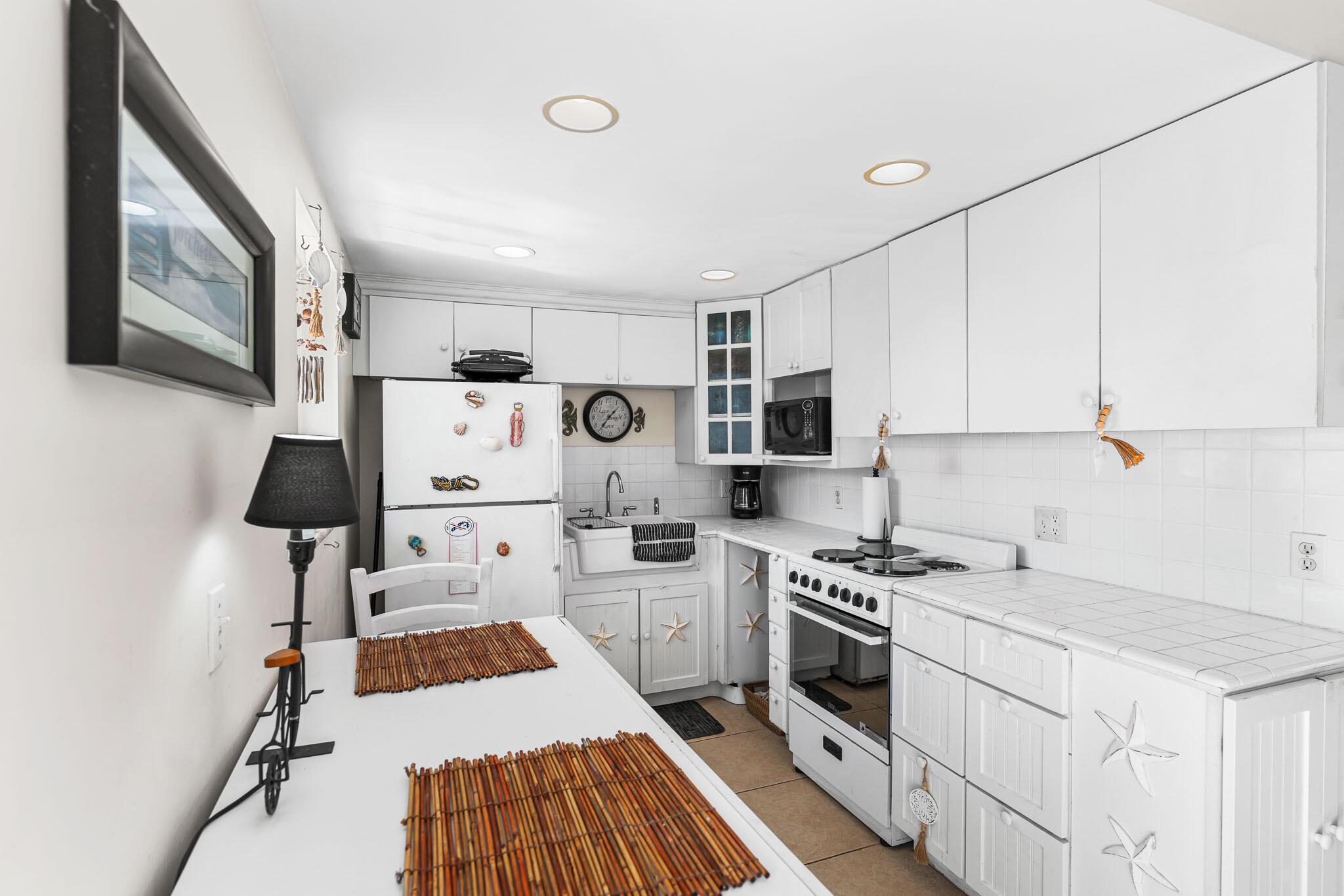 SOUTH PALM RESIDENCE INC - Residential Lease