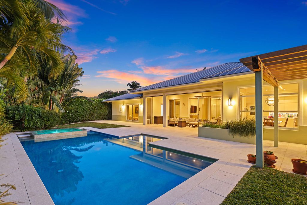 Photo of 701 NW 7th Street, Delray Beach, FL 33444 (MLS # R11162341)