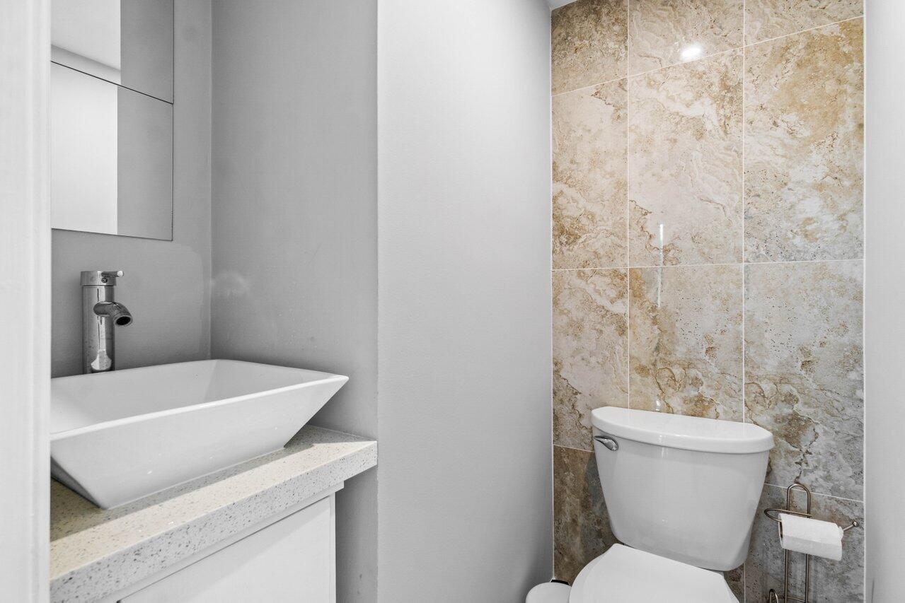 YACHT CLUB ON THE INTRACO - Residential