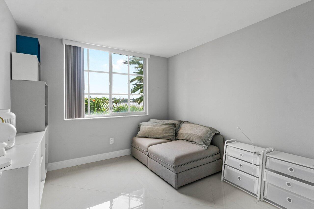 YACHT CLUB ON THE INTRACO - Residential