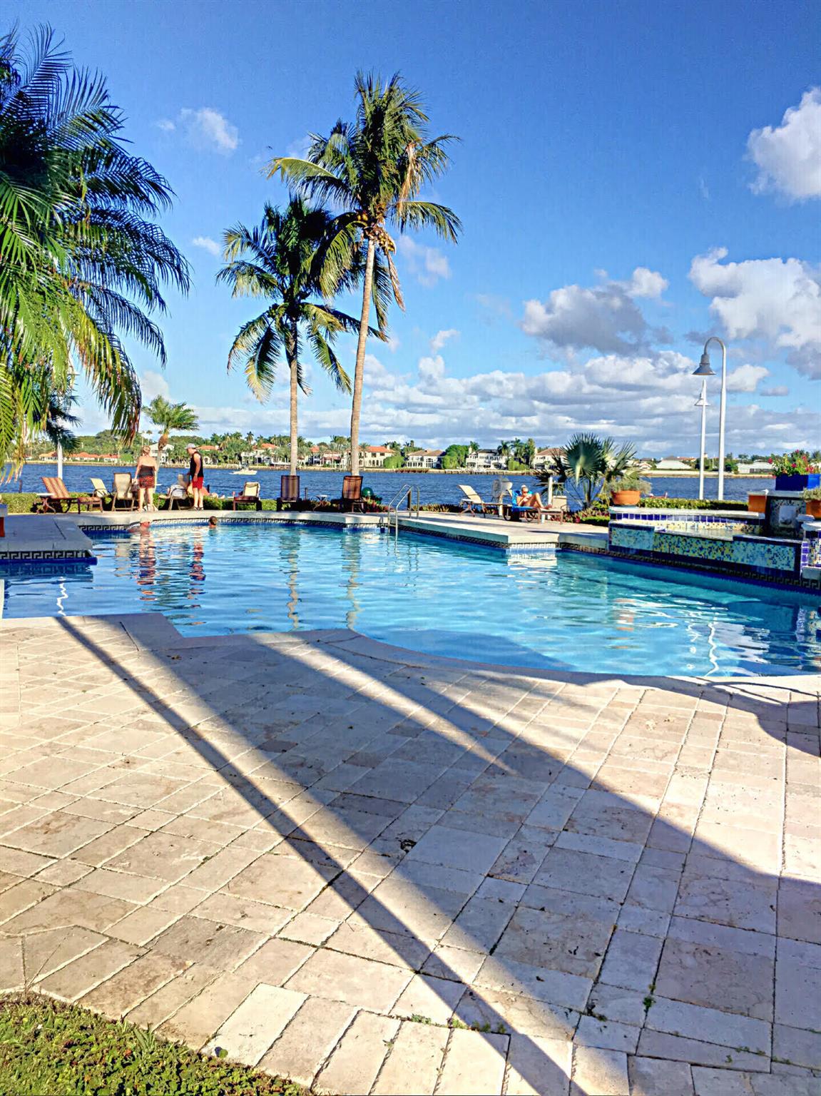 YACHT CLUB ON THE INTRACO - Residential