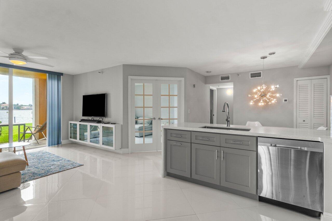 YACHT CLUB ON THE INTRACO - Residential