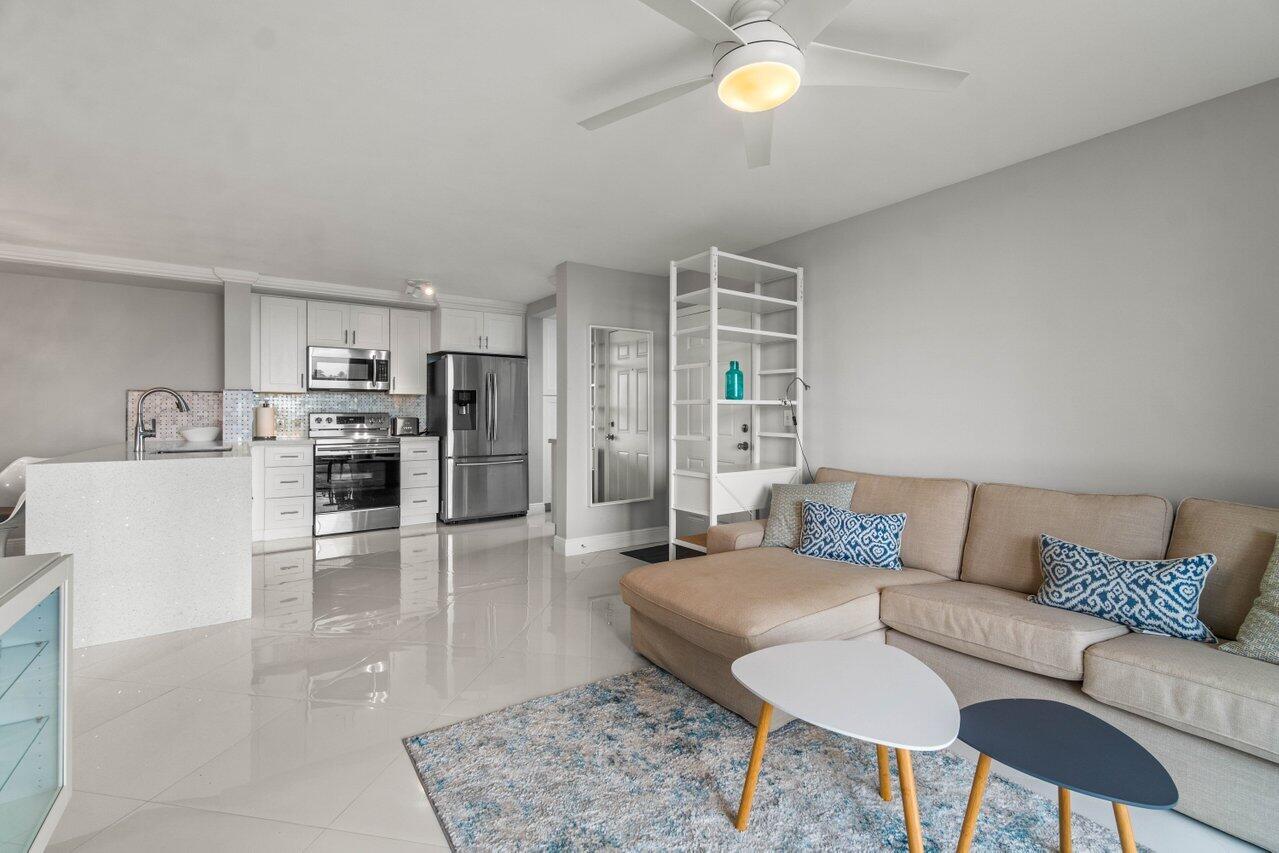 YACHT CLUB ON THE INTRACO - Residential