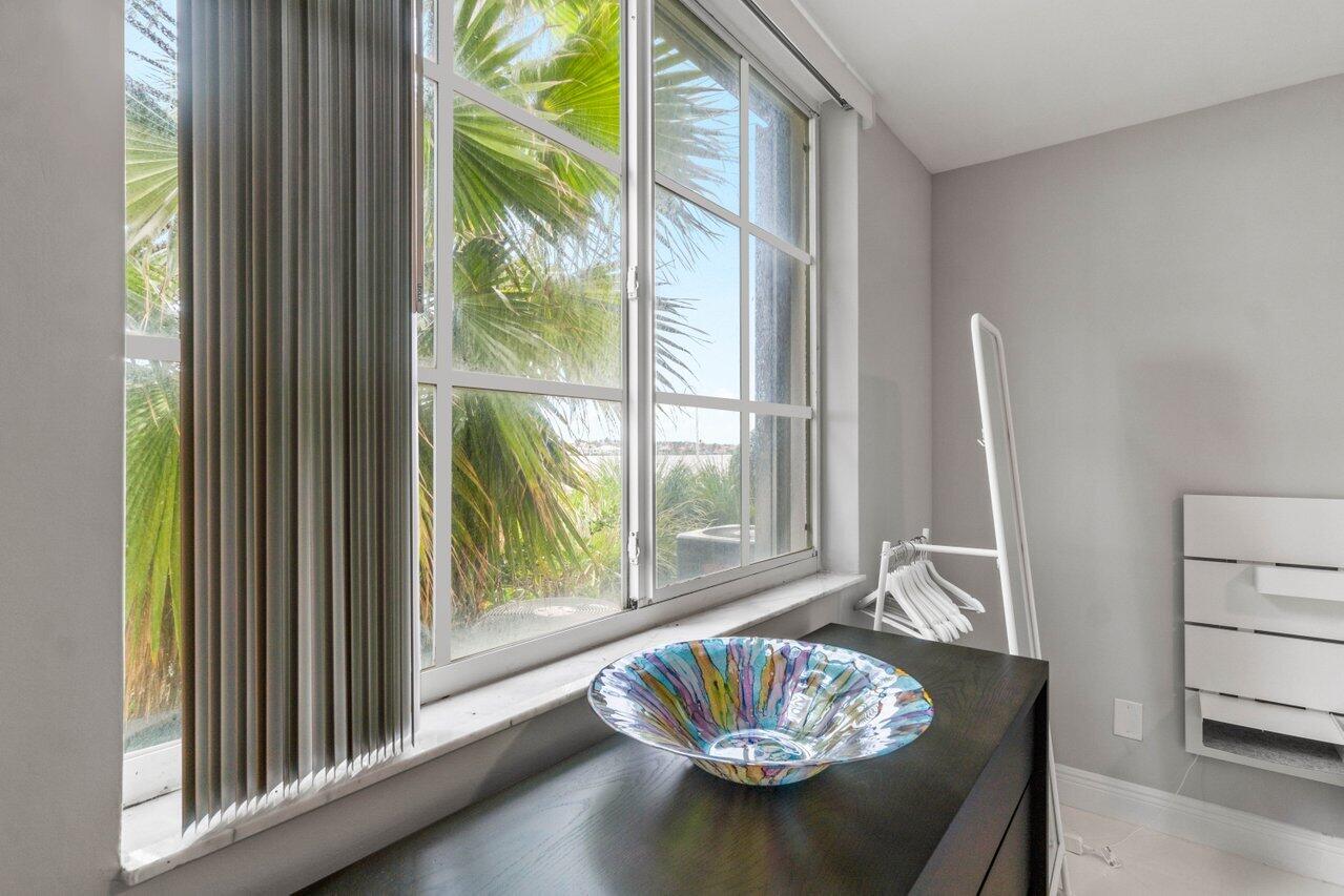 YACHT CLUB ON THE INTRACO - Residential