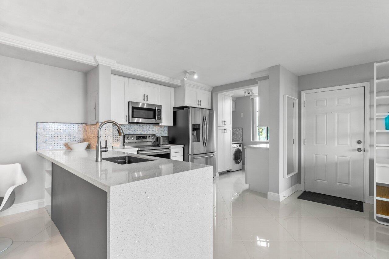 YACHT CLUB ON THE INTRACO - Residential