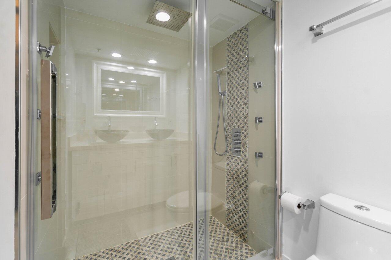 YACHT CLUB ON THE INTRACO - Residential