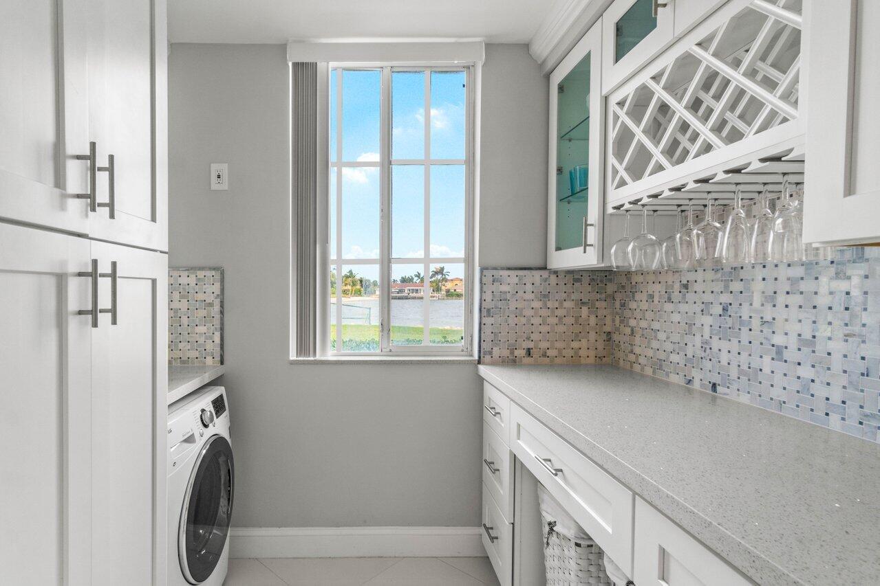 YACHT CLUB ON THE INTRACO - Residential