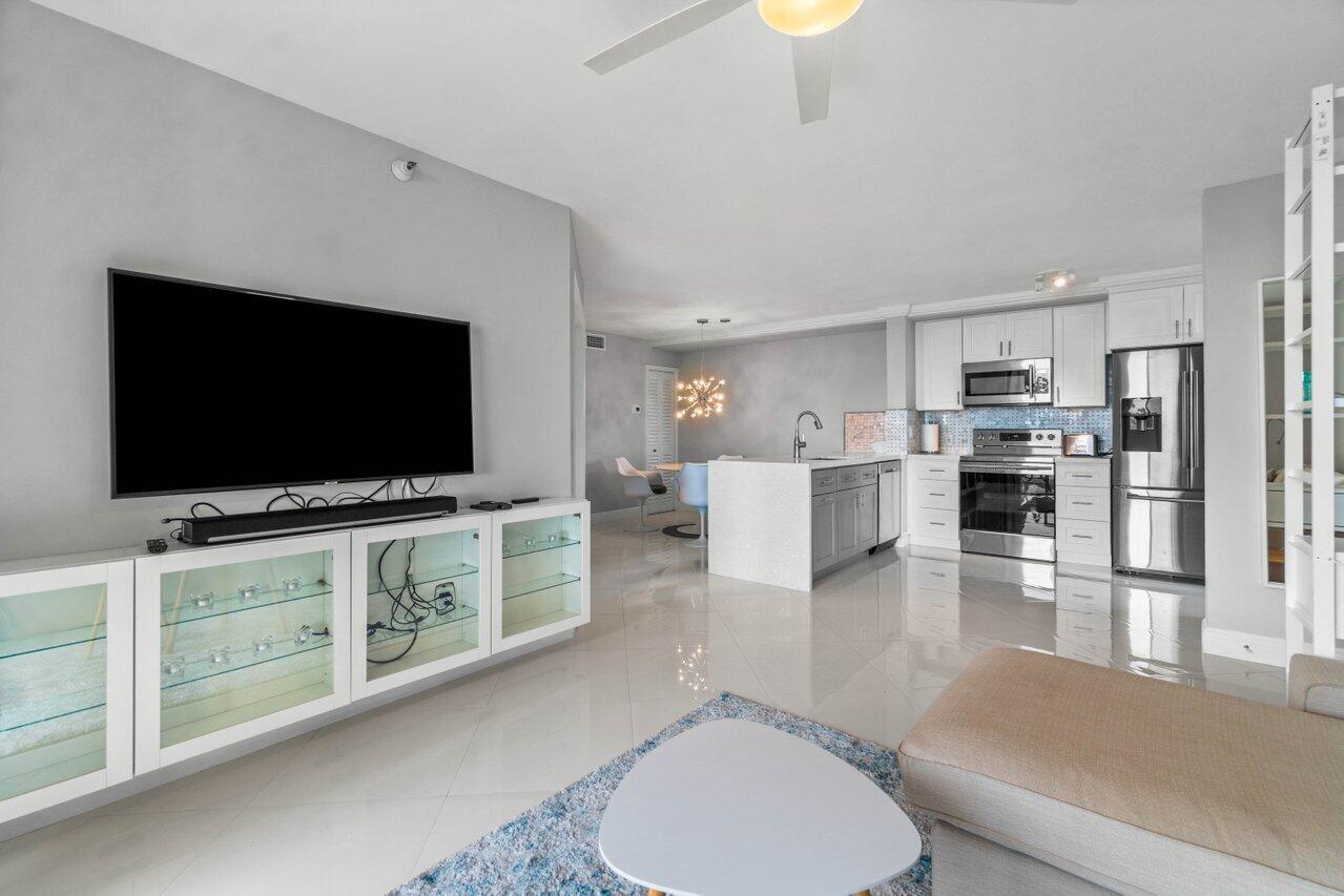 YACHT CLUB ON THE INTRACO - Residential