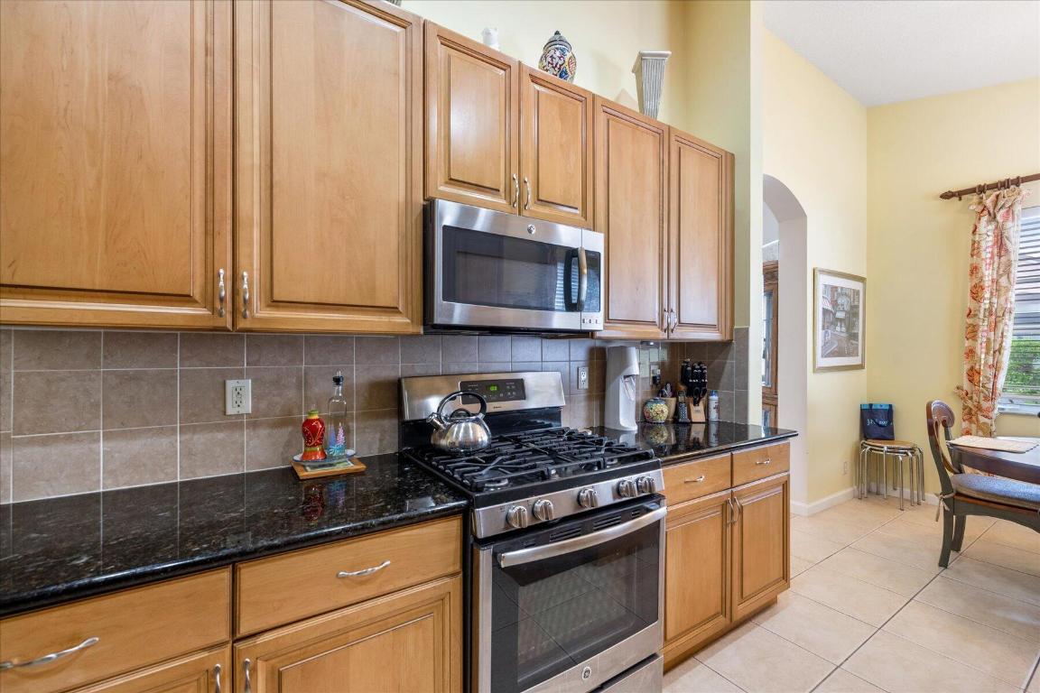 MAGNOLIA LAKES AT ST LUCIE WEST PHASE 2 - Residential Lease