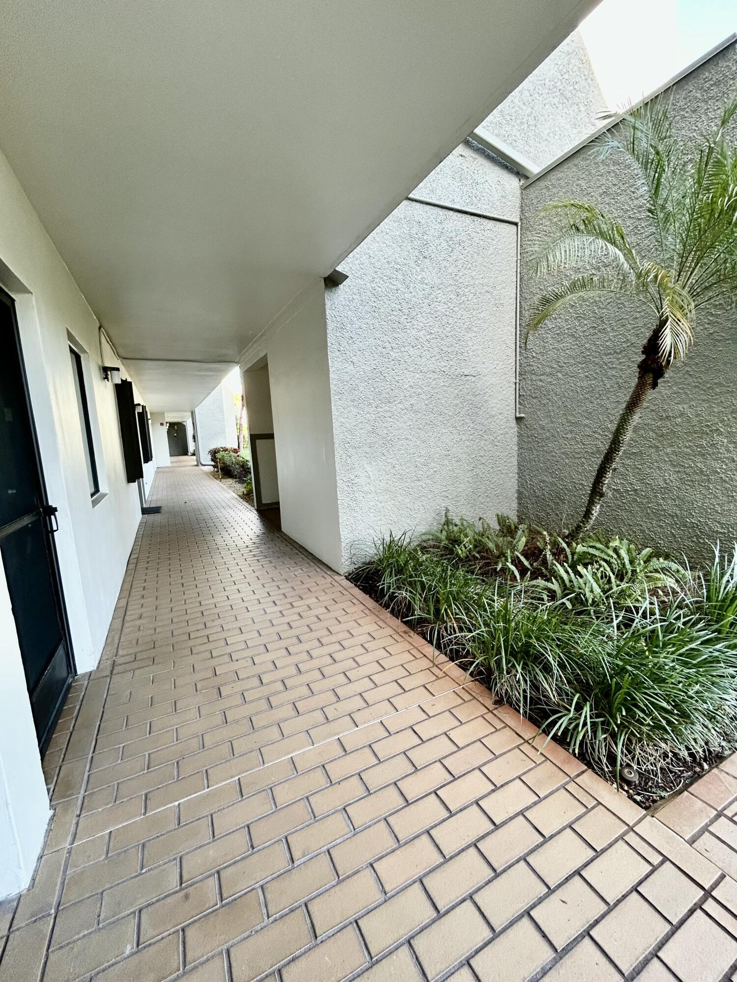 FOUNTAINS OF PALM BEACH COND NO 4 - Residential