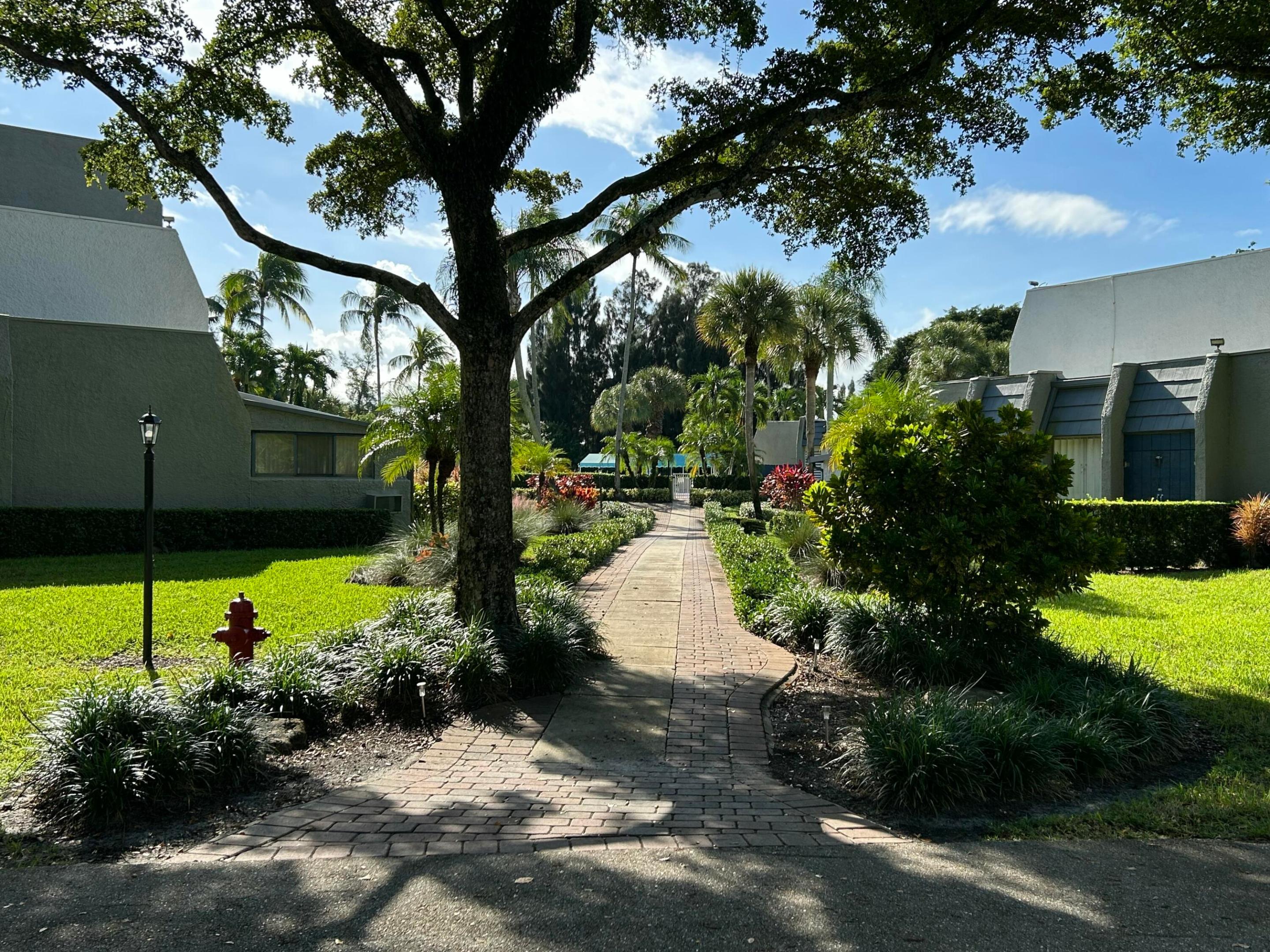 FOUNTAINS OF PALM BEACH COND NO 4 - Residential