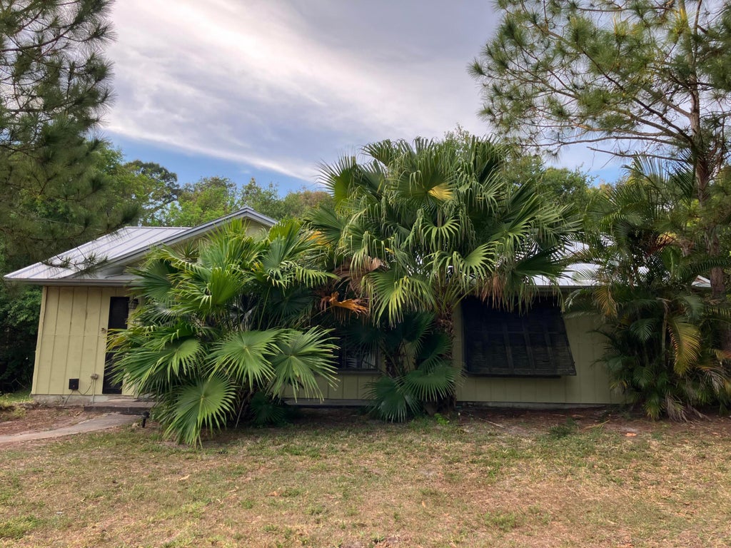 Photo of 8925 22nd Street, Vero Beach, FL 32966 (MLS # R10974770)
