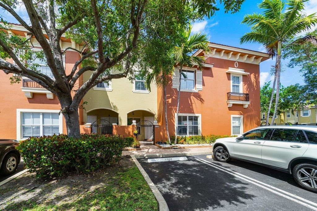 Photo of 249 Lake Monterey Circle, Boynton Beach, FL 33426 (MLS # R10786171)