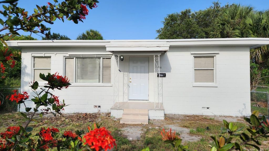 Photo of 516 N 26th Street, Fort Pierce, FL 34947 (MLS # R10906695)